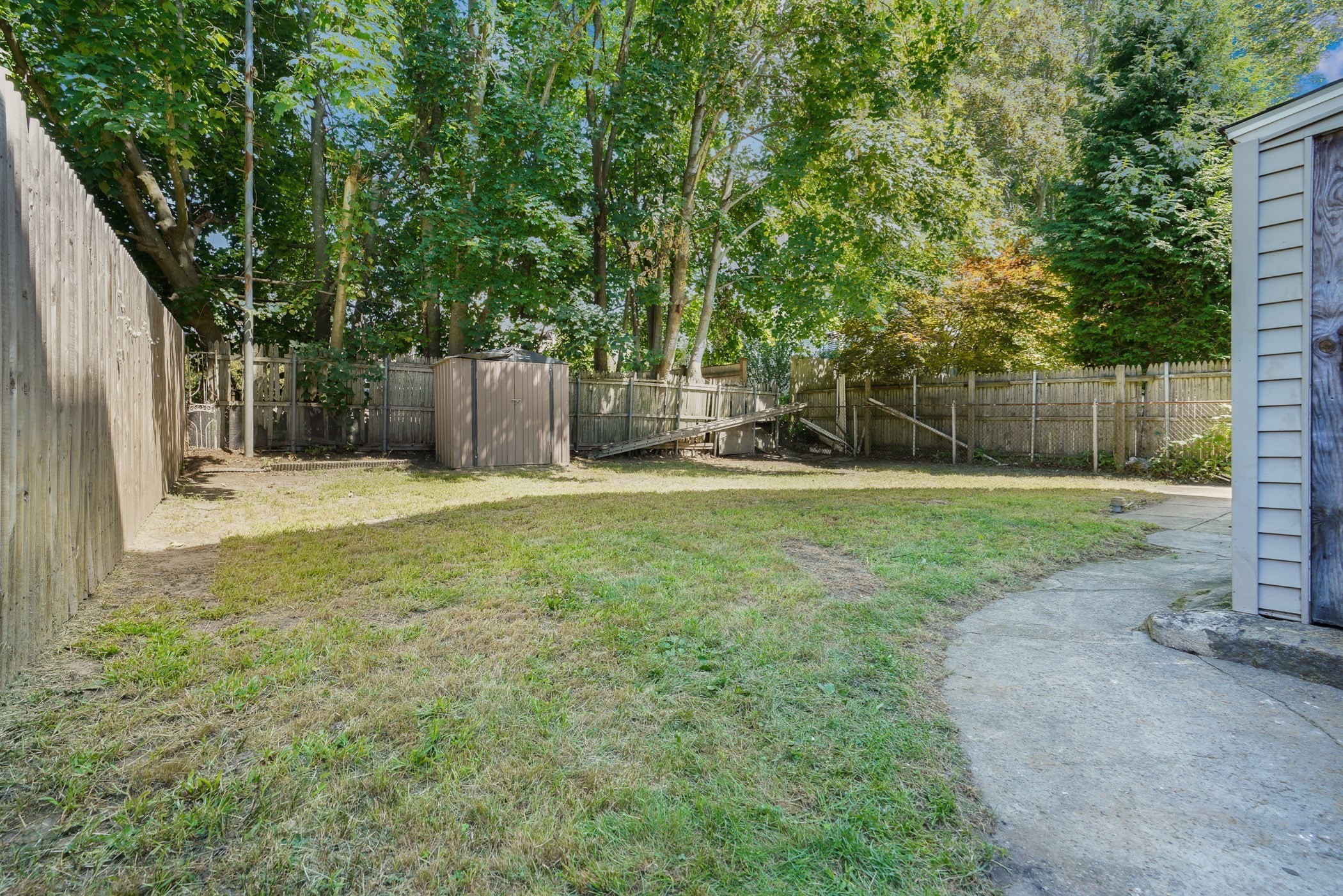 692 Walnut St Property Photo 5