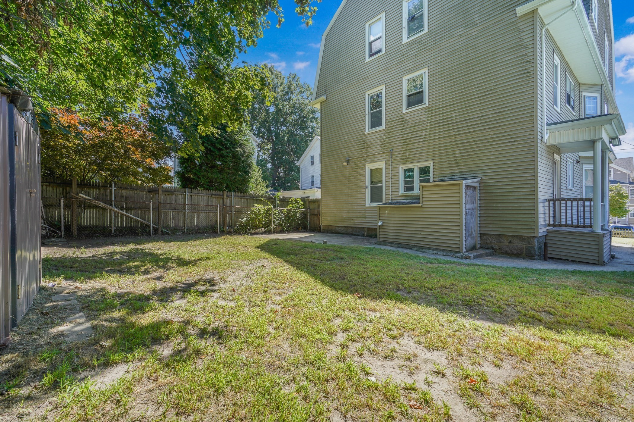 692 Walnut St Property Photo 6