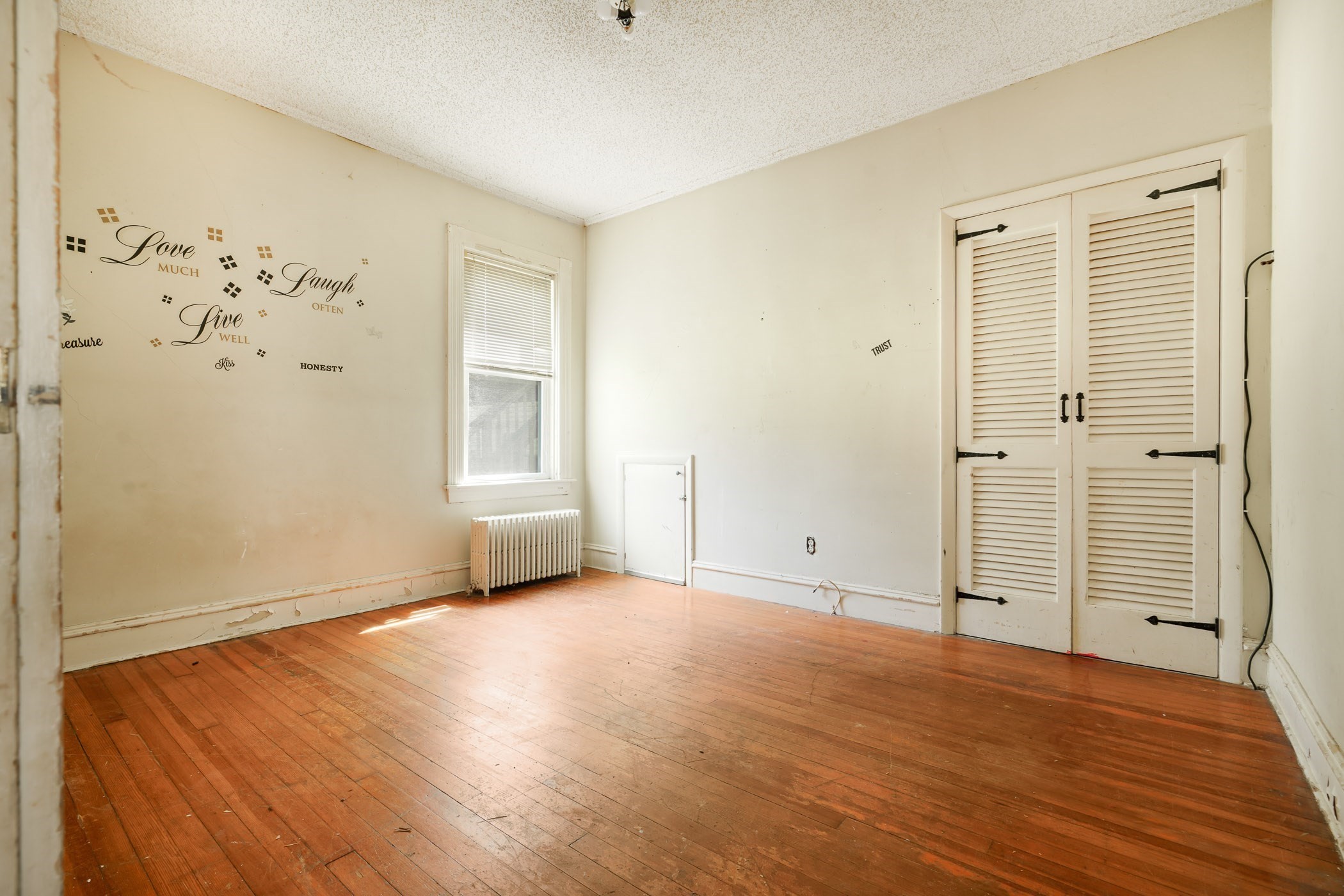 692 Walnut St Property Photo 11