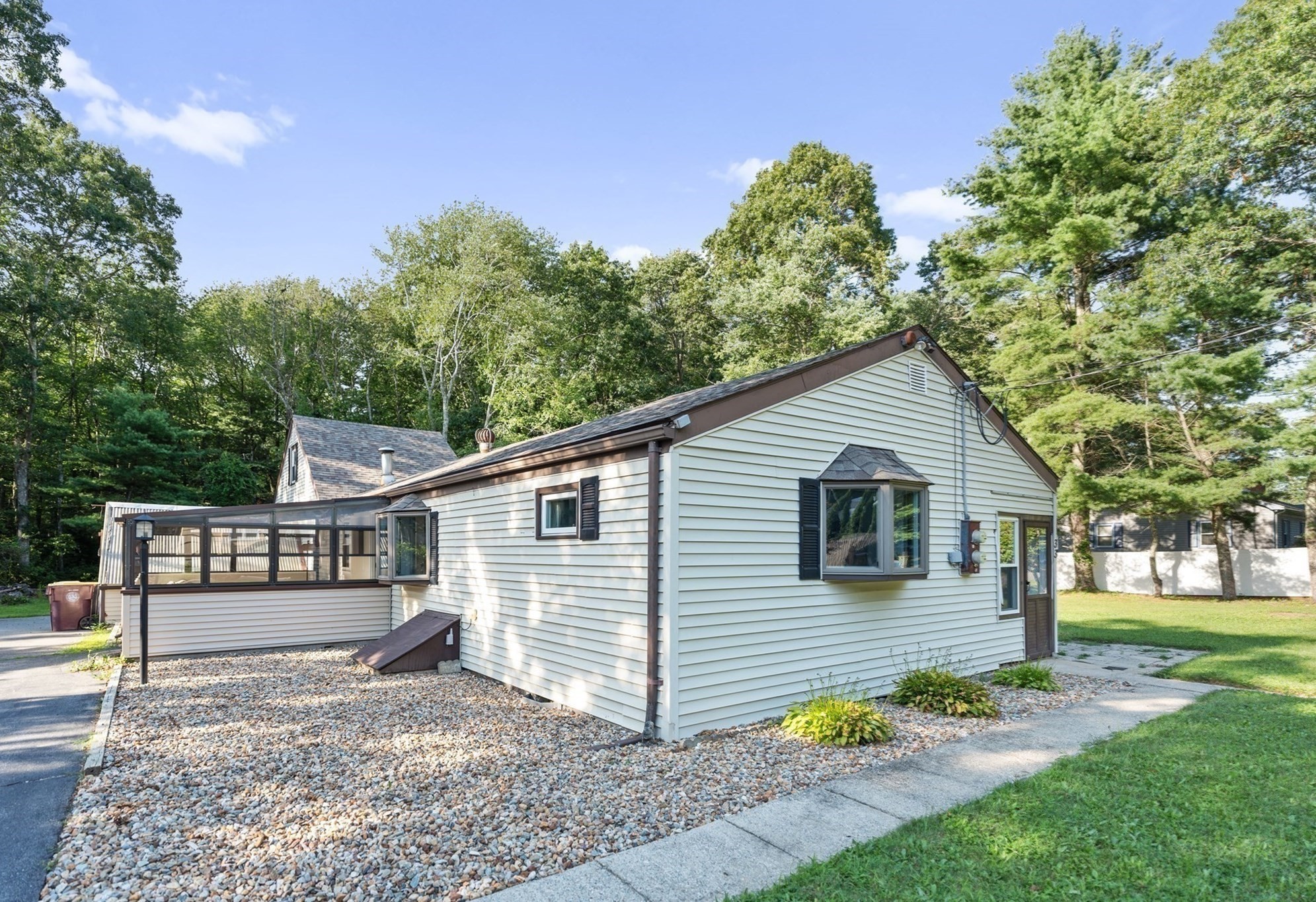 33 Park Dr Property Photo 1