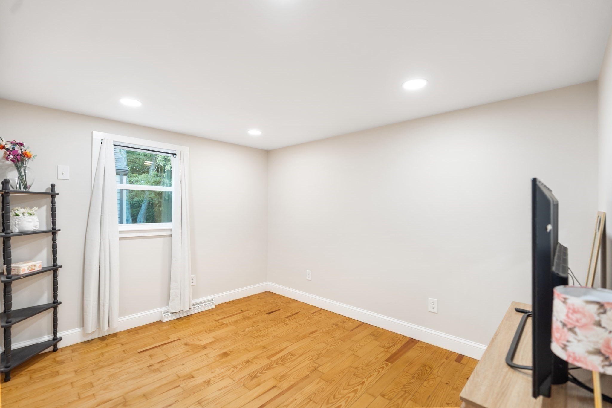 33 Park Dr Property Photo 12