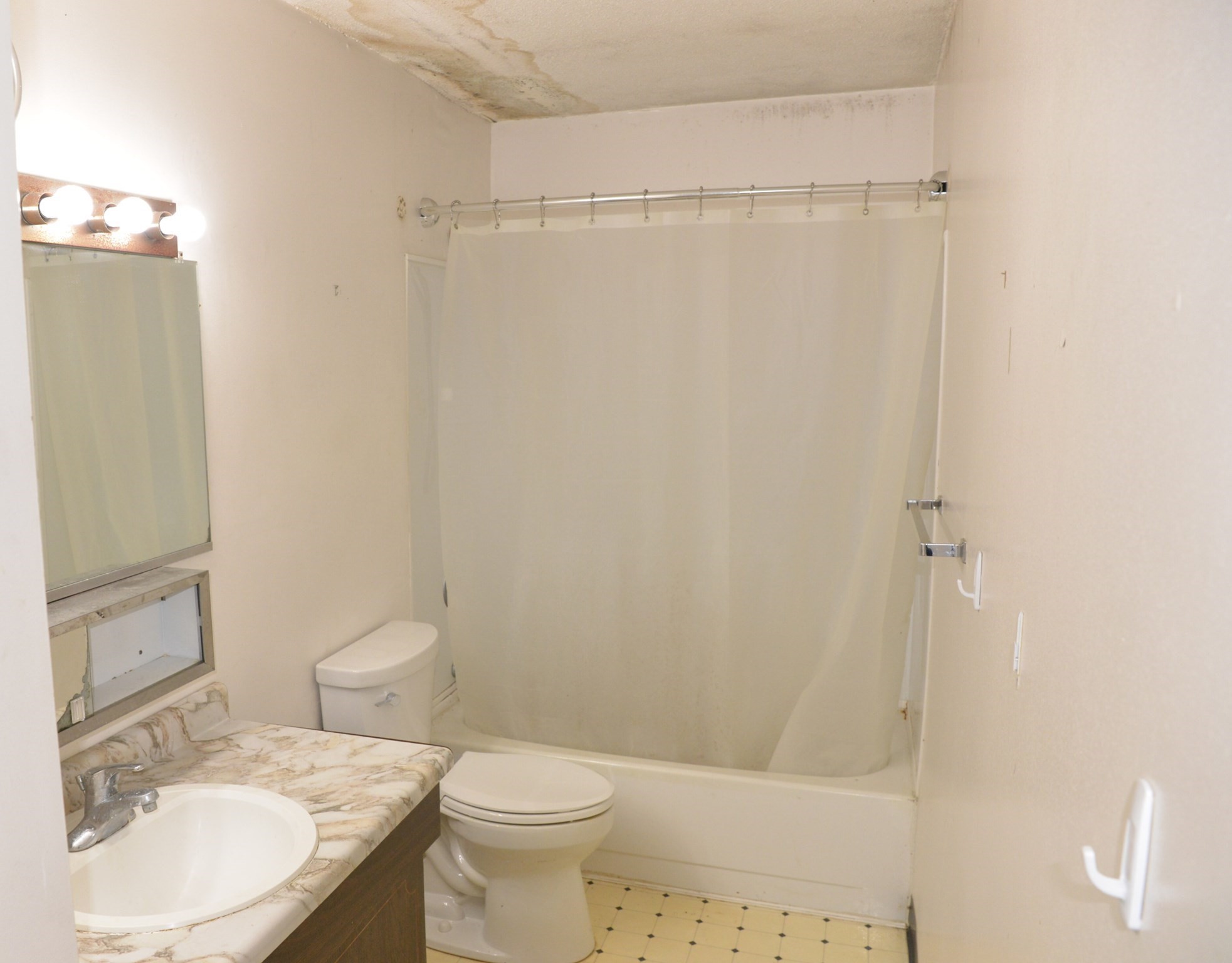47 Village Brook Ln # 14 Property Photo 6
