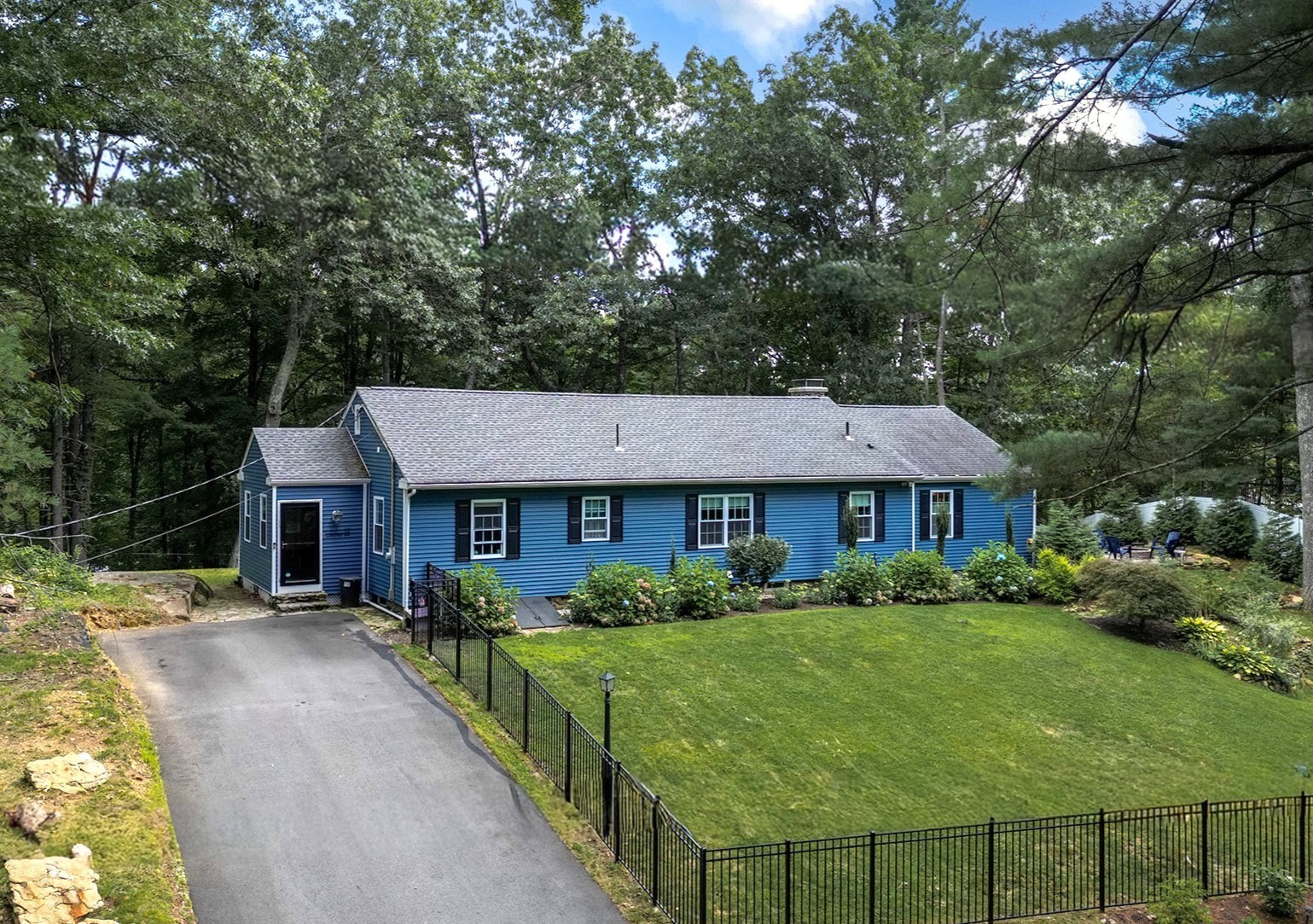 17 Gardner Ave Property Photo 1
