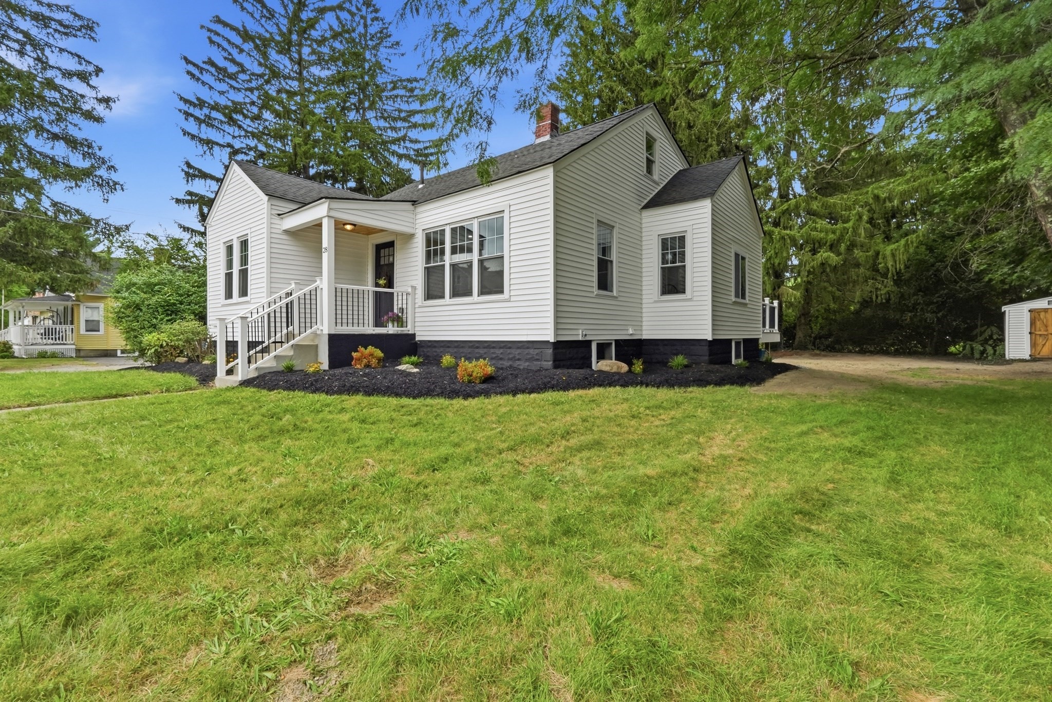 28 Southold Rd Property Photo 3