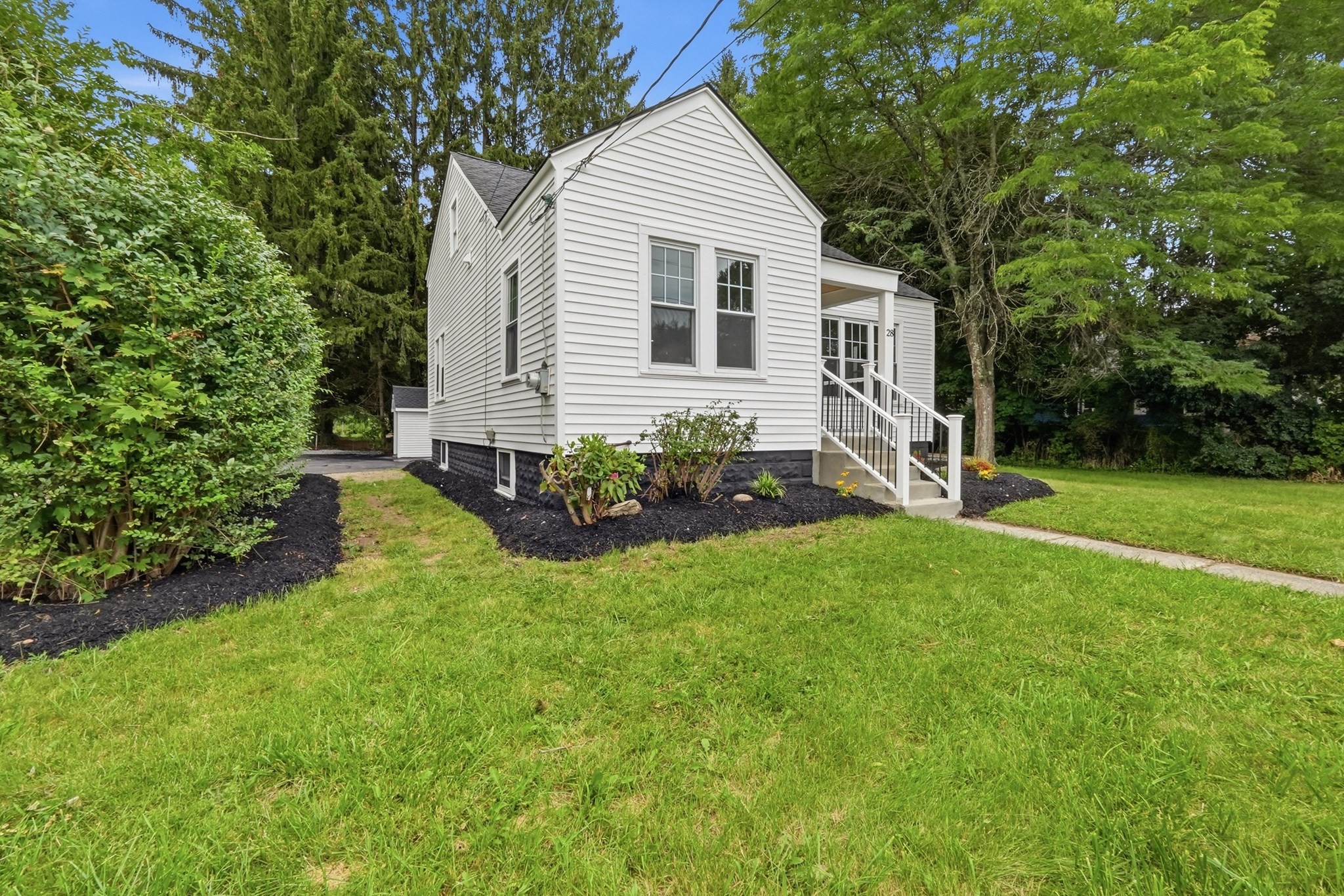 28 Southold Rd Property Photo 4