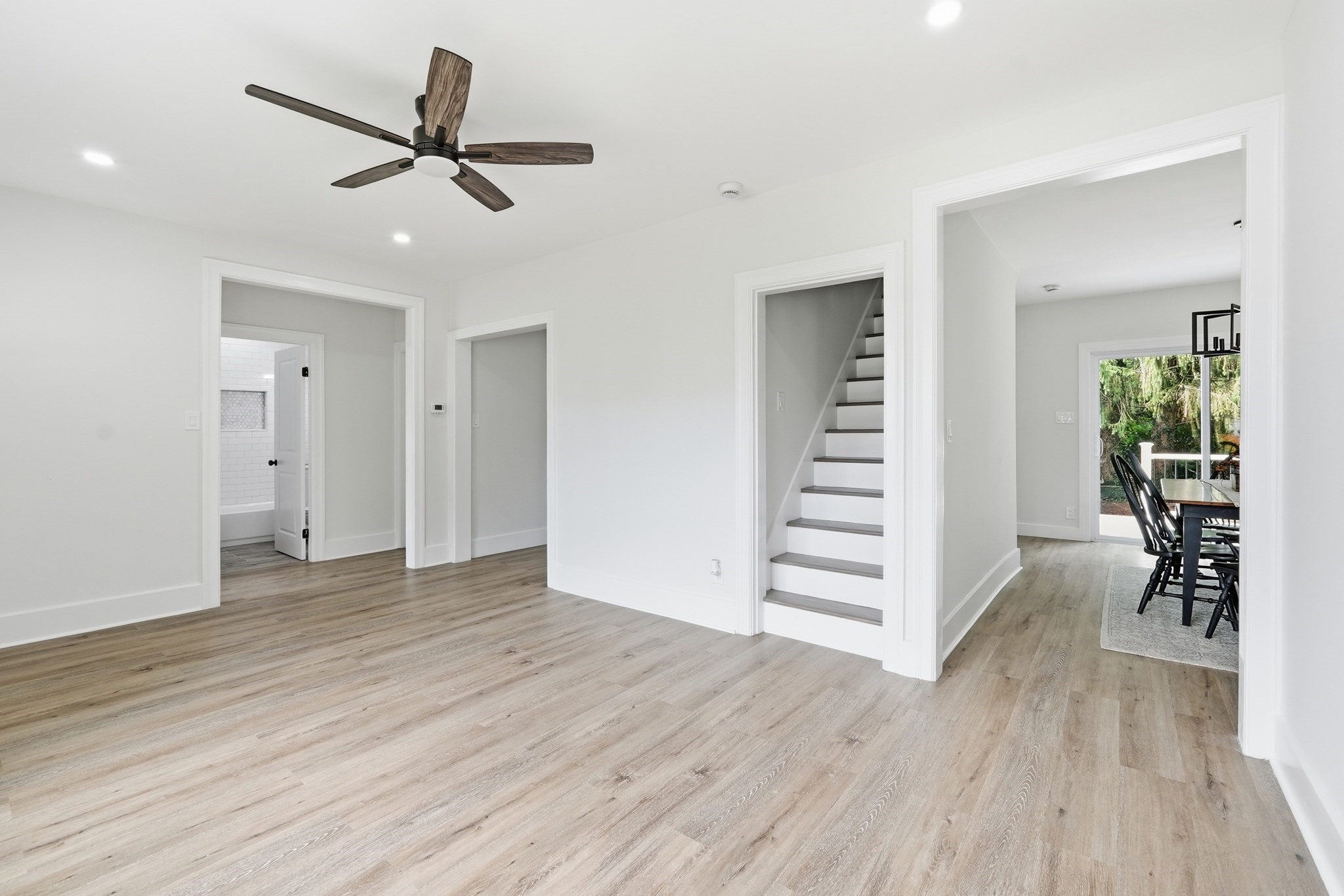 28 Southold Rd Property Photo 8