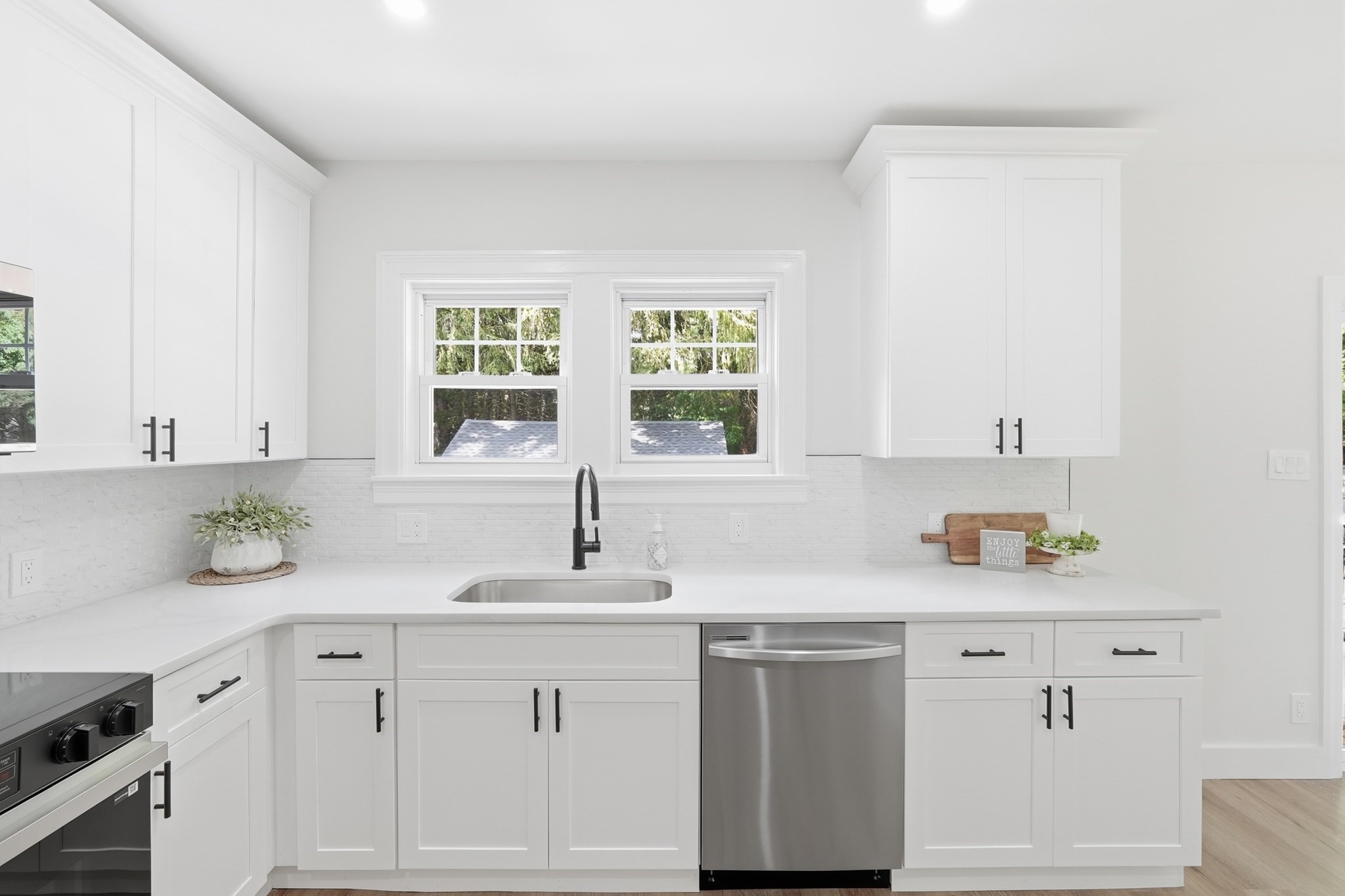 28 Southold Rd Property Photo 11