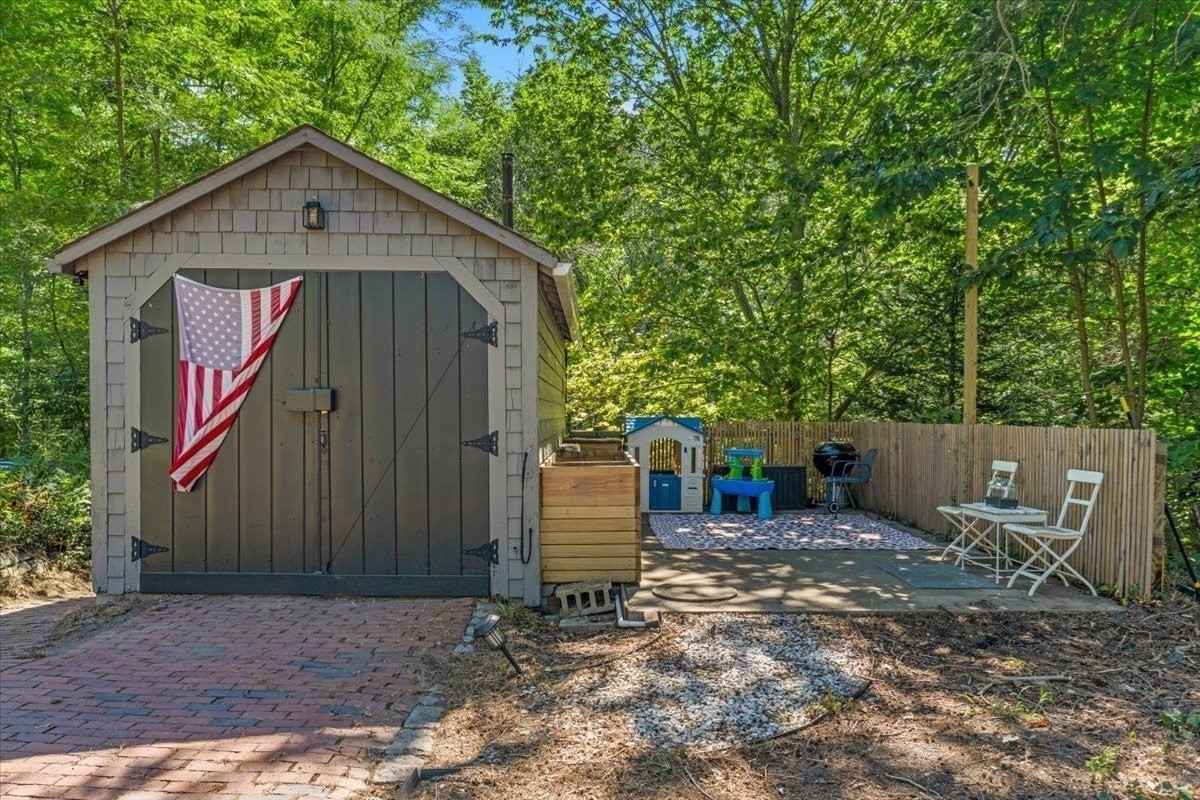 614 Grove Street Property Photo 21