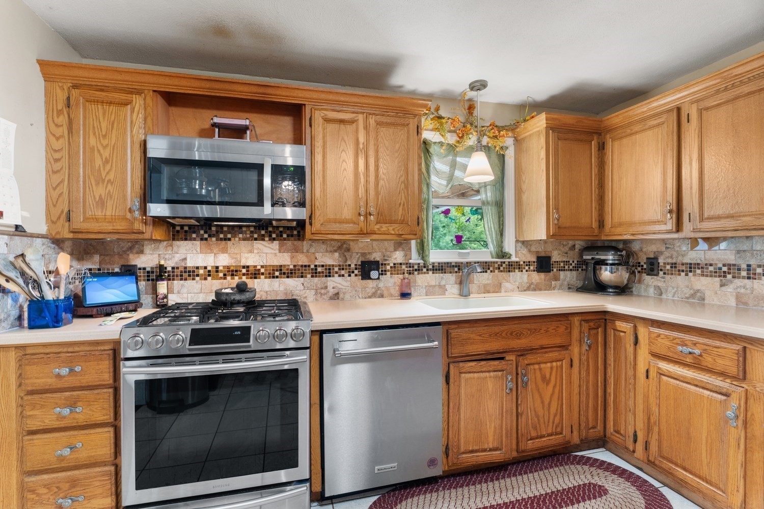 1236 Woonsocket Hill Road Property Photo 8