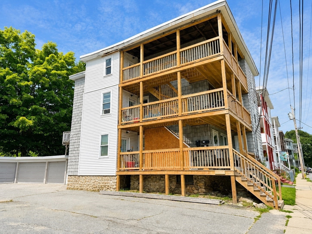 9 Henry St Property Photo 3