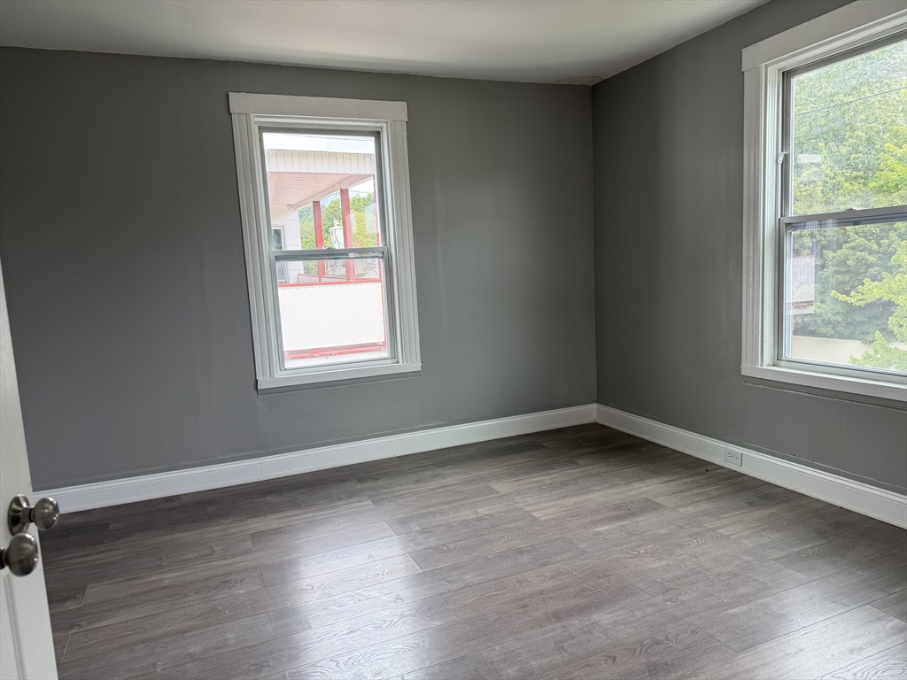 9 Henry St Property Photo 11