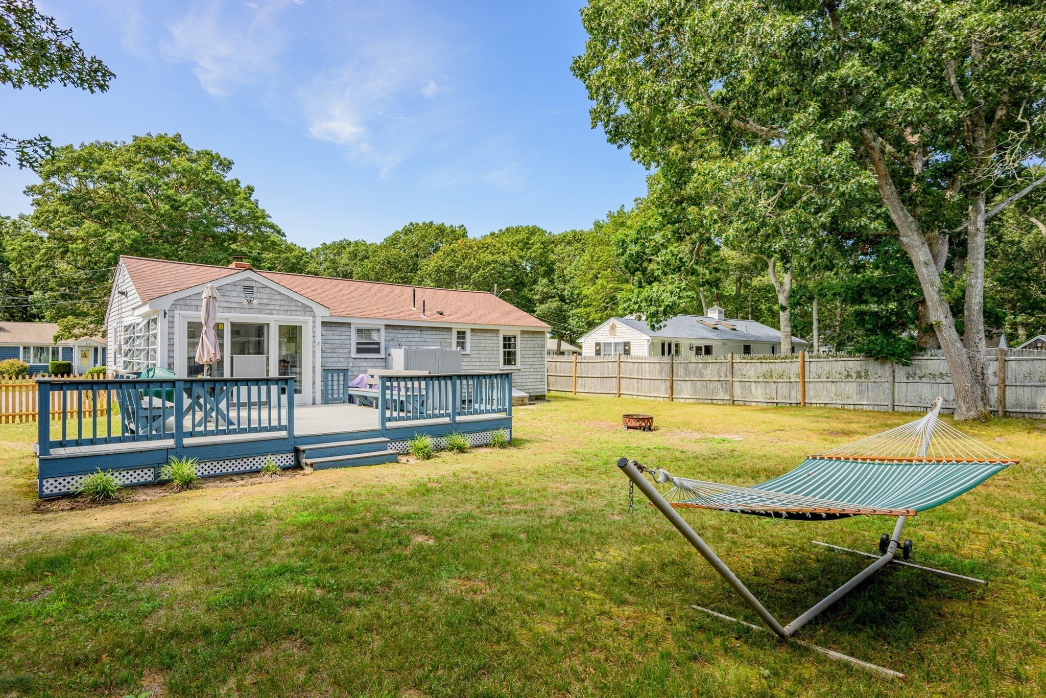 54 Holly Property Photo 4