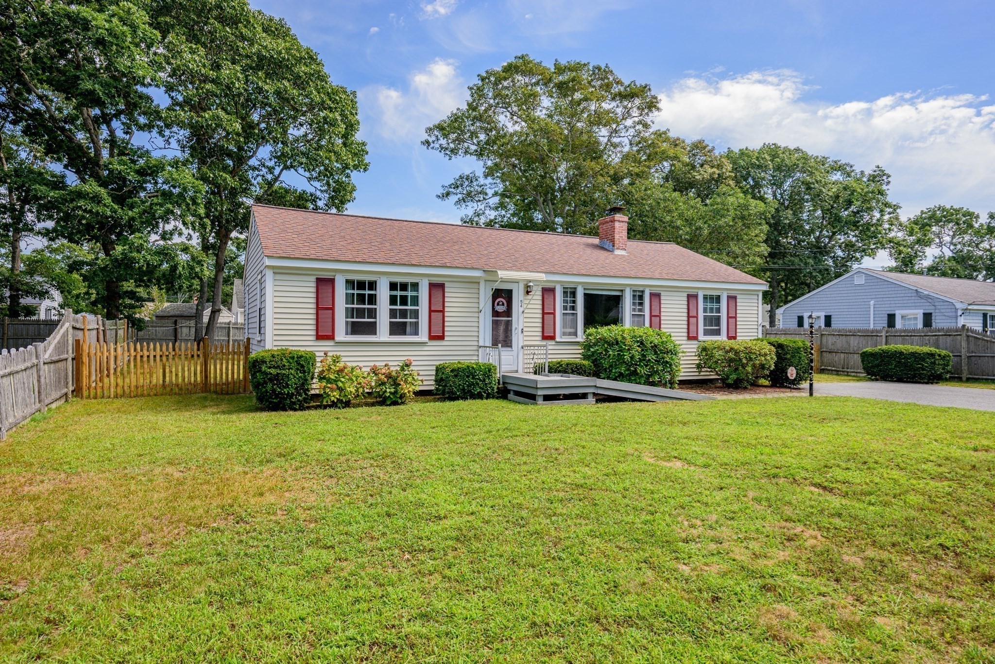 54 Holly Property Photo 17