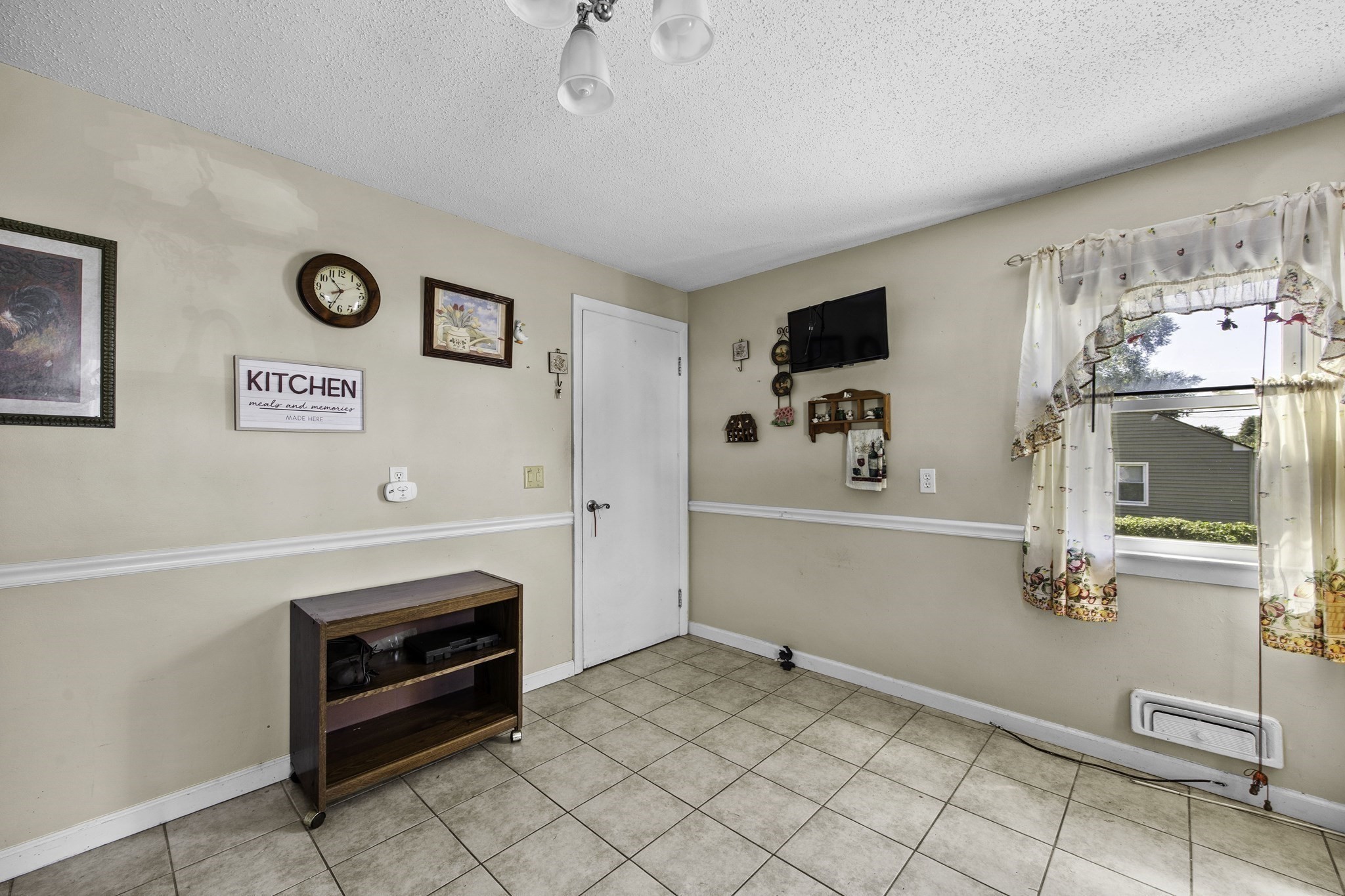 133 Denwall Dr Property Photo 8