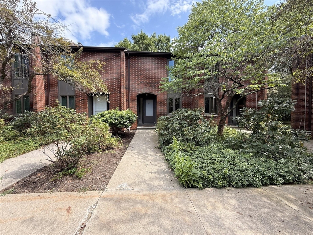 35 Webster Ct # 35 Property Photo 1