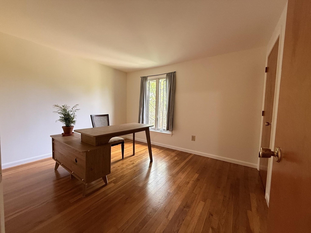 35 Webster Ct # 35 Property Photo 8