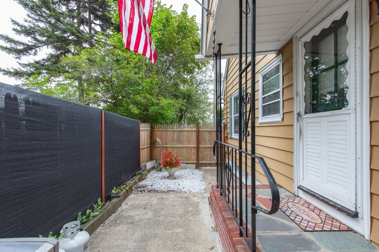 119 Lawrence St Property Photo 7