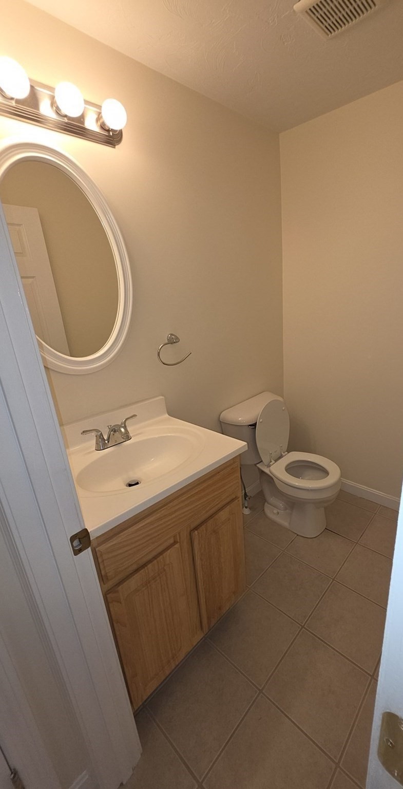 958 Warren Ave # 6 Property Photo 8