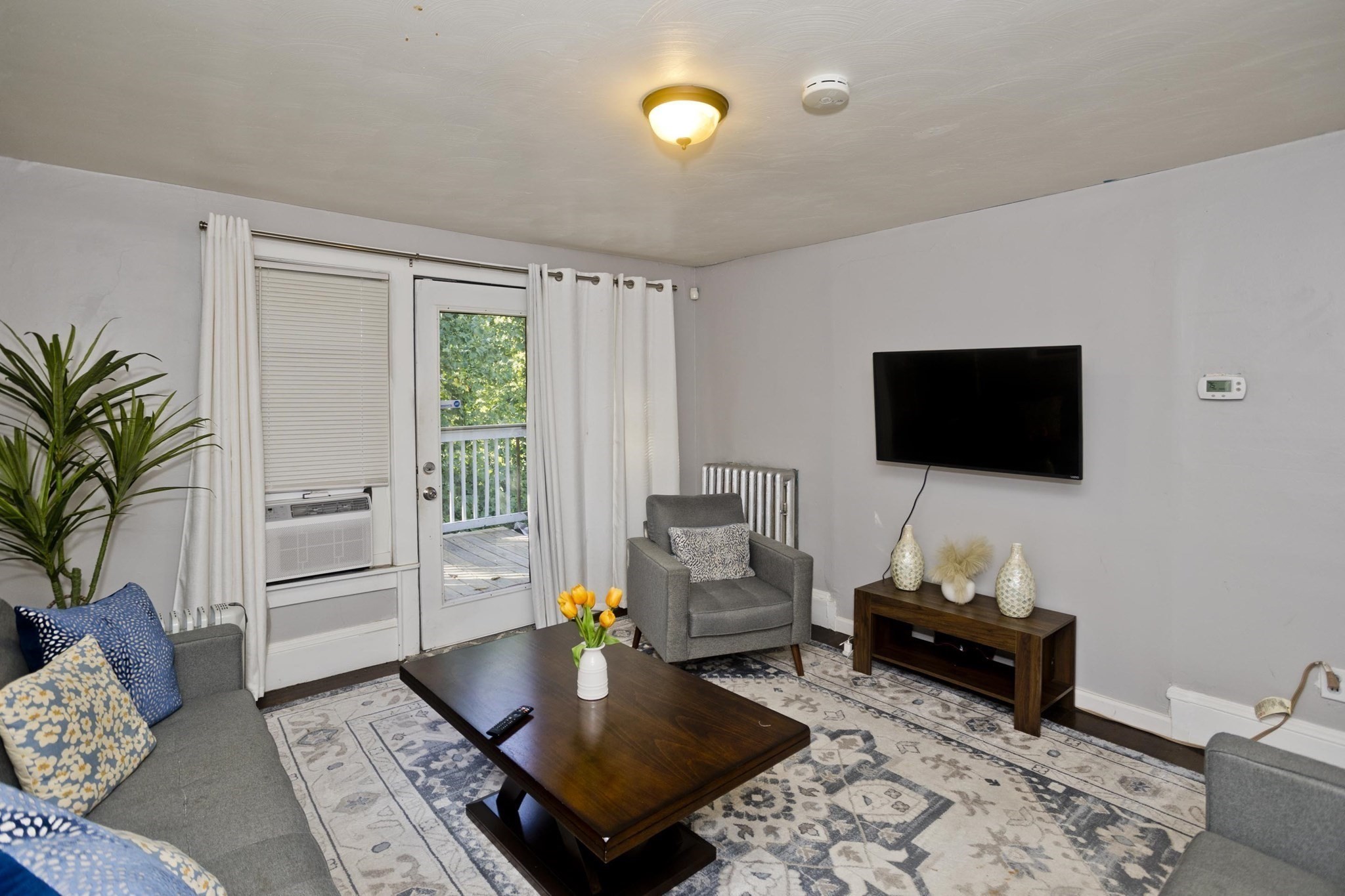 104 Narragansett St Property Photo 6