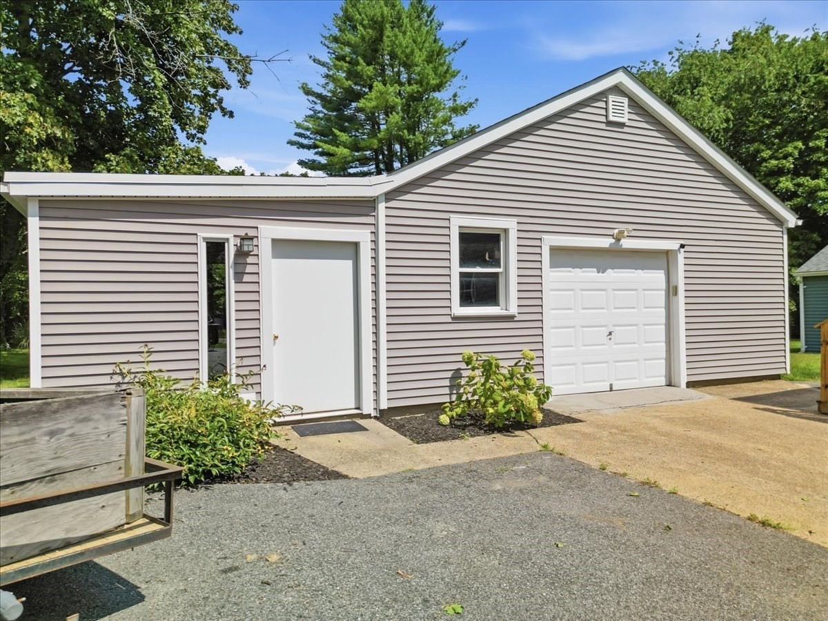 246 Thurber Ave Property Photo 5