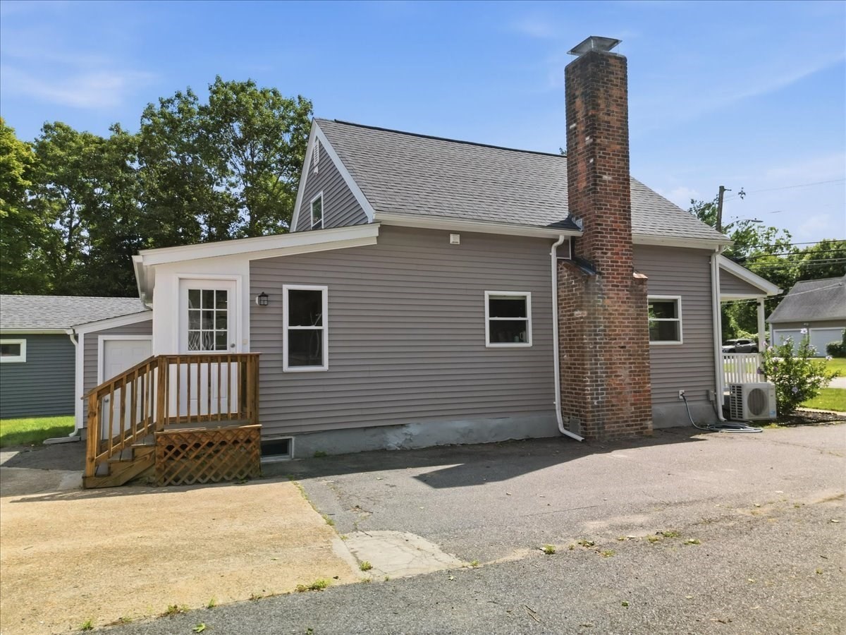 246 Thurber Ave Property Photo 11