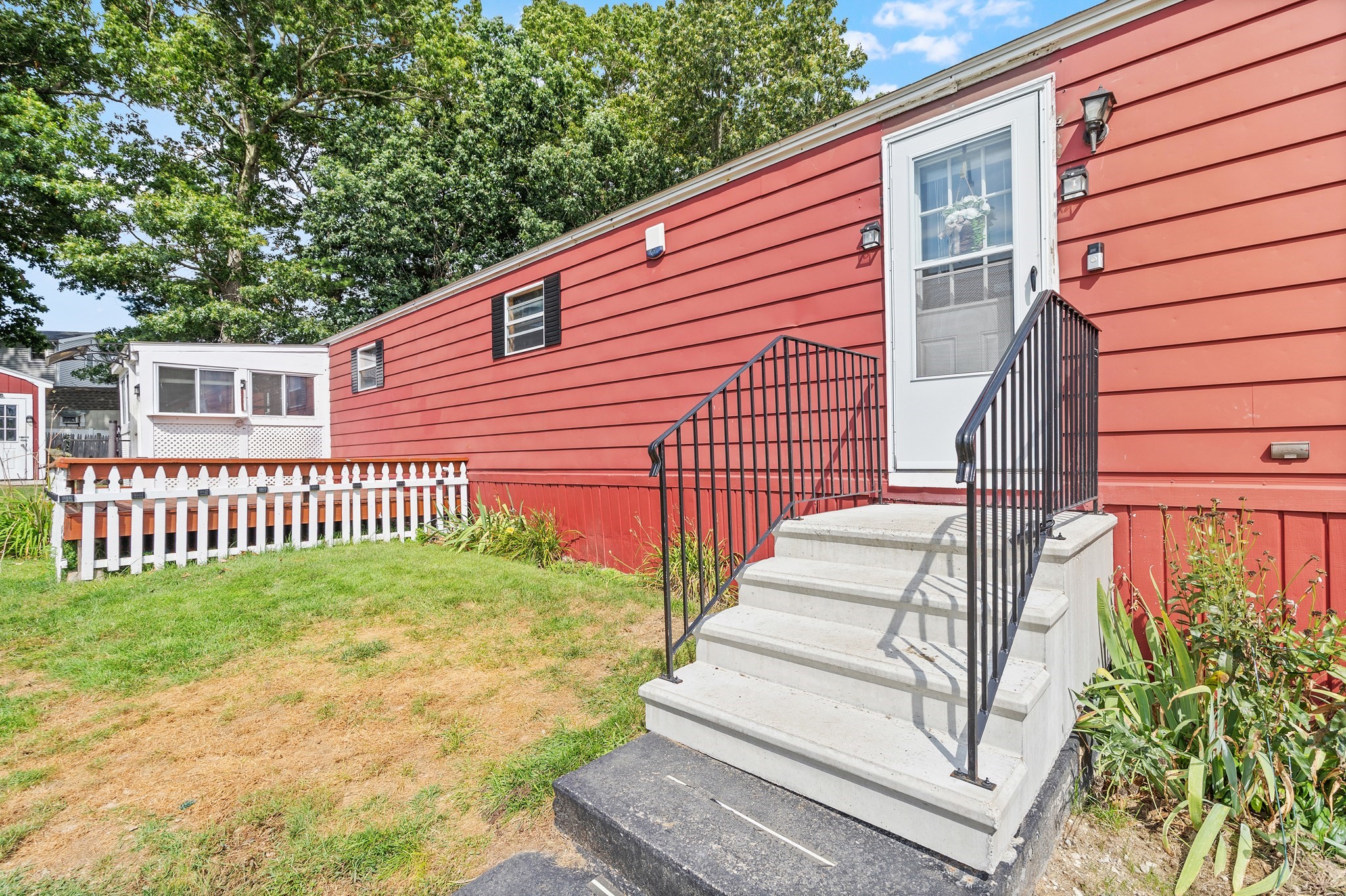 32 Kevork Ave Property Photo 4