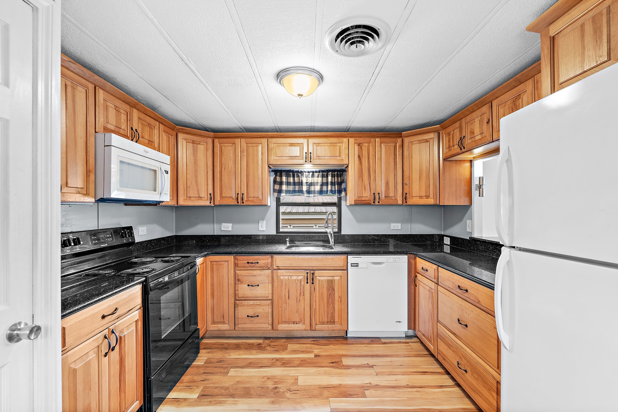32 Kevork Ave Property Photo 11