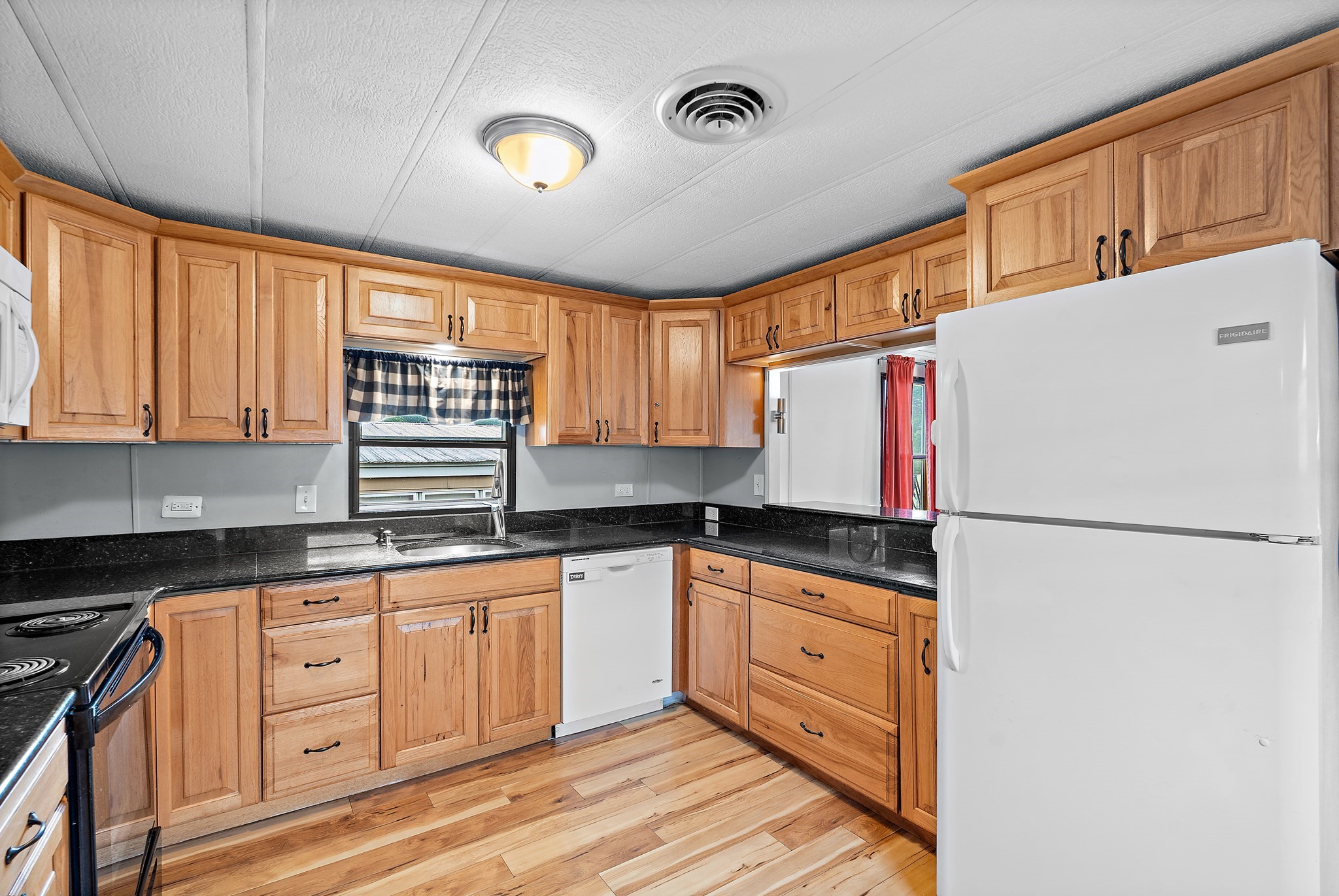 32 Kevork Ave Property Photo 12