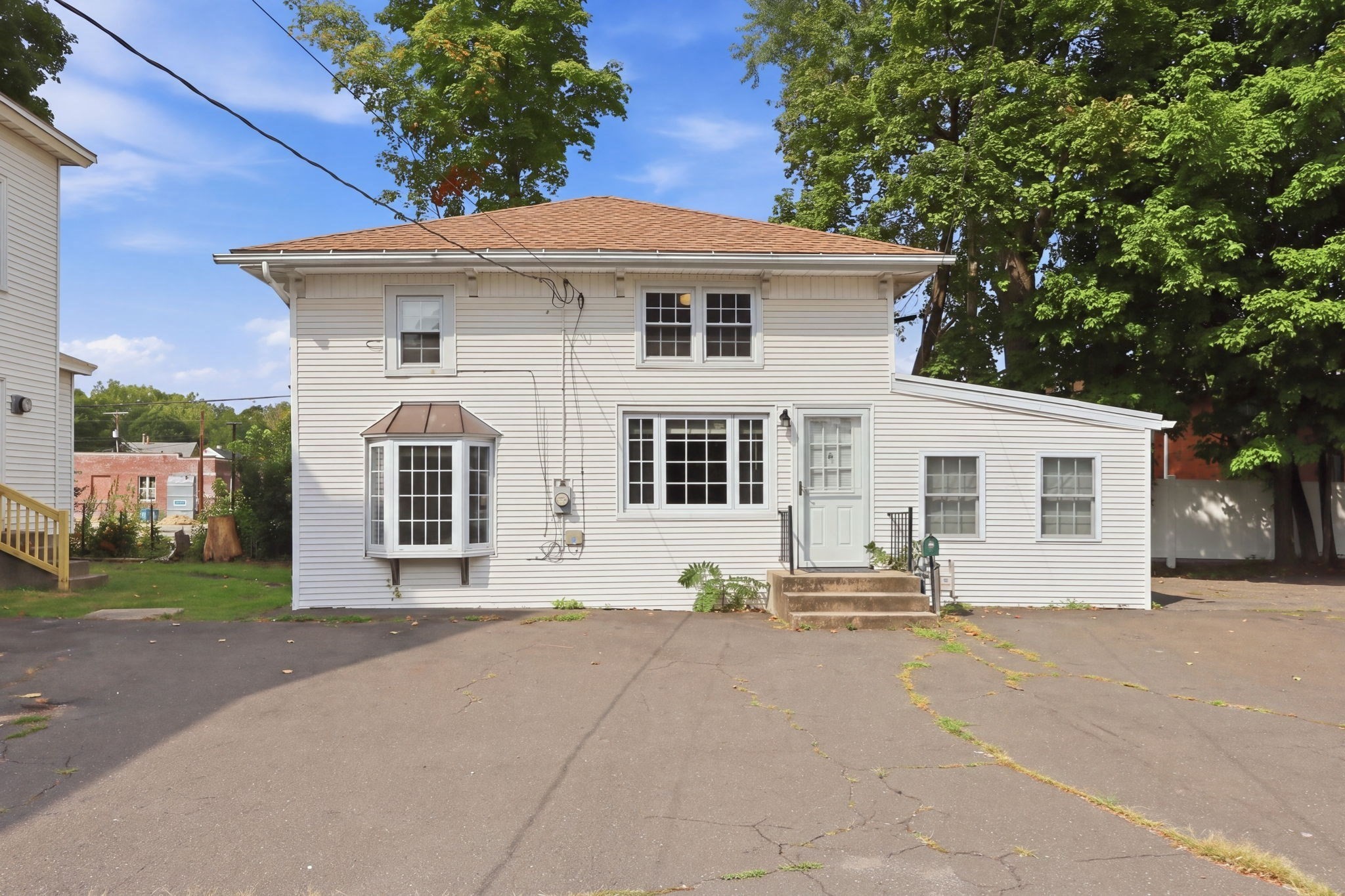 5 Noble Ave Property Photo 2