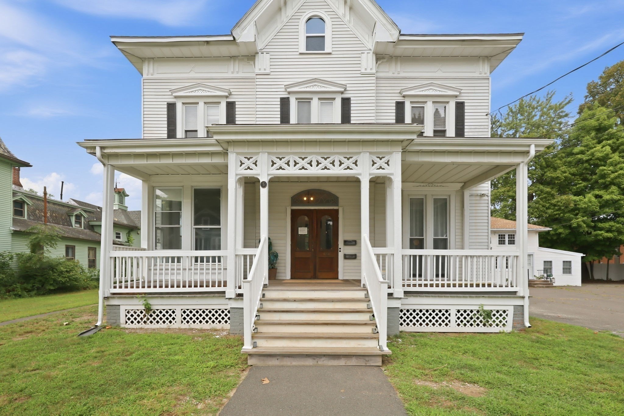 5 Noble Ave Property Photo 3