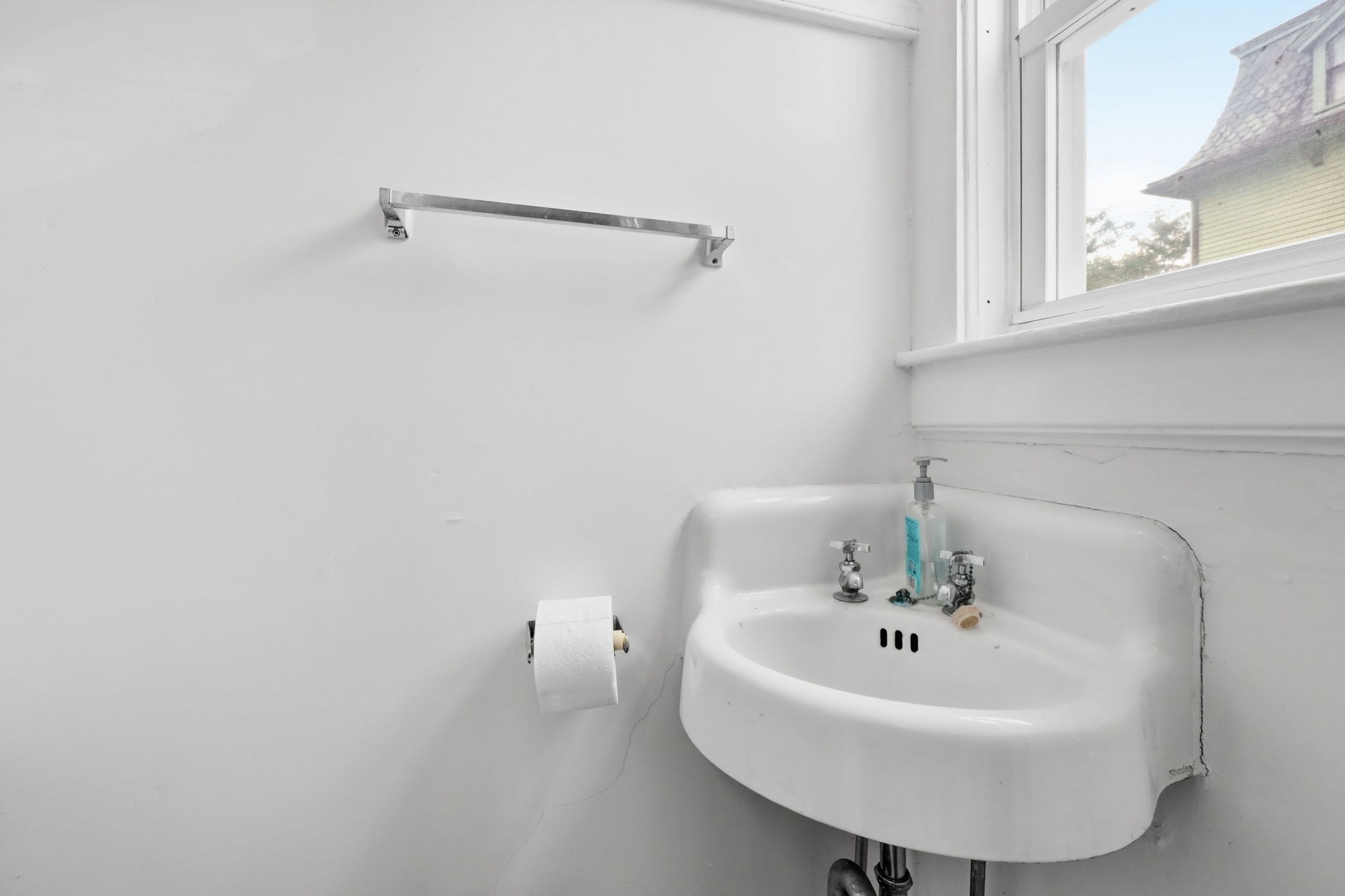 5 Noble Ave Property Photo 24