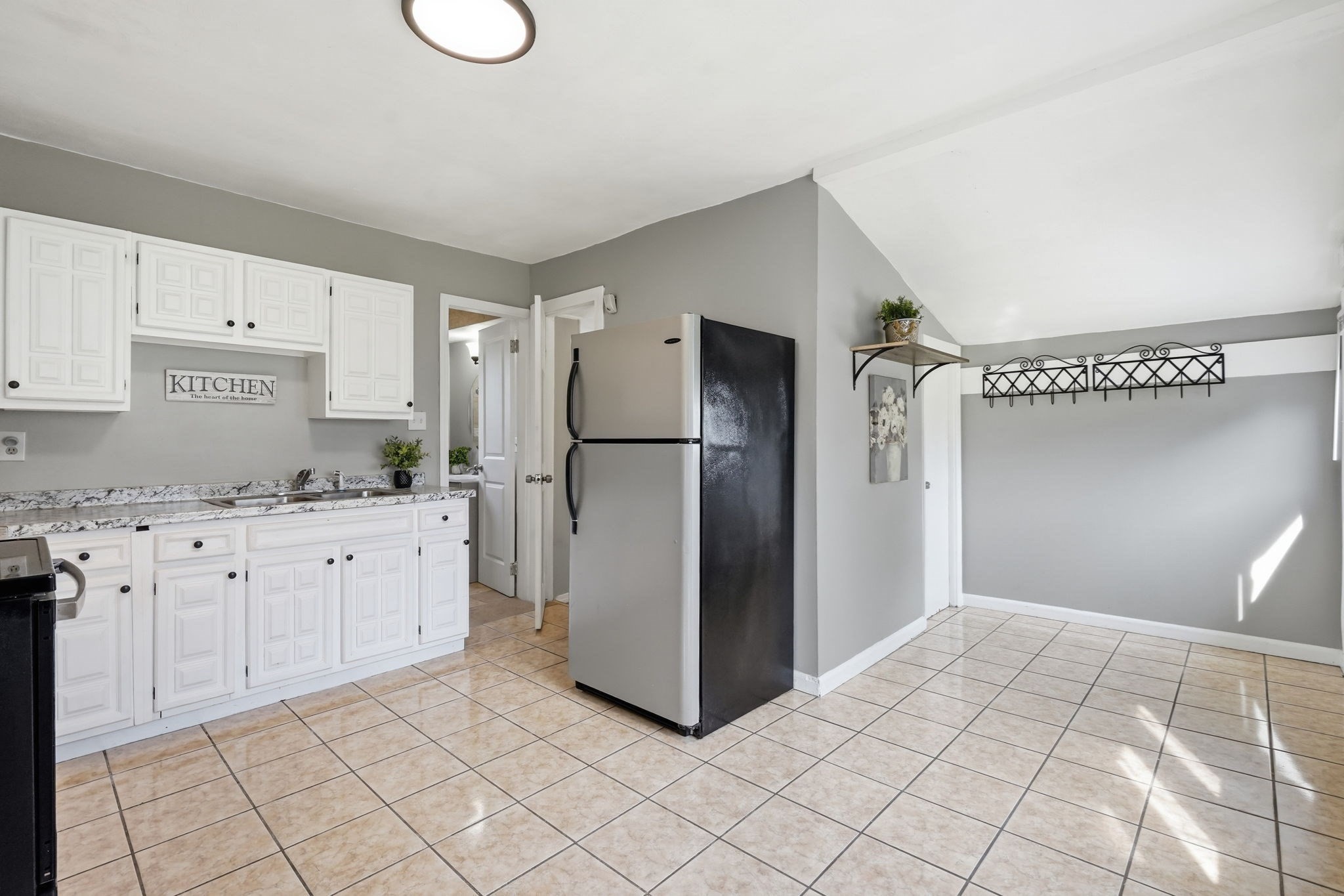 66 Upland Property Photo 10
