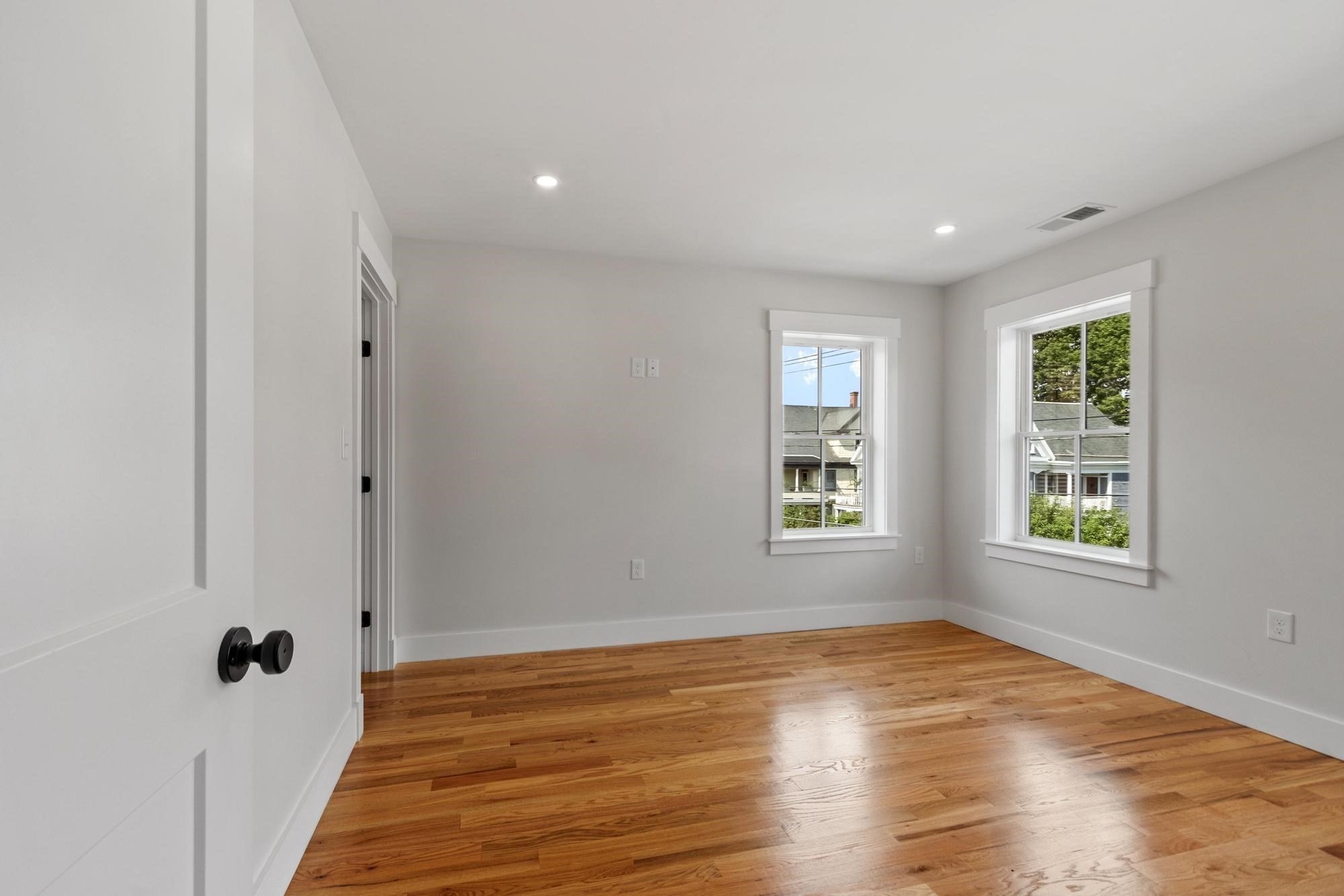 688 Westford St Property Photo 31