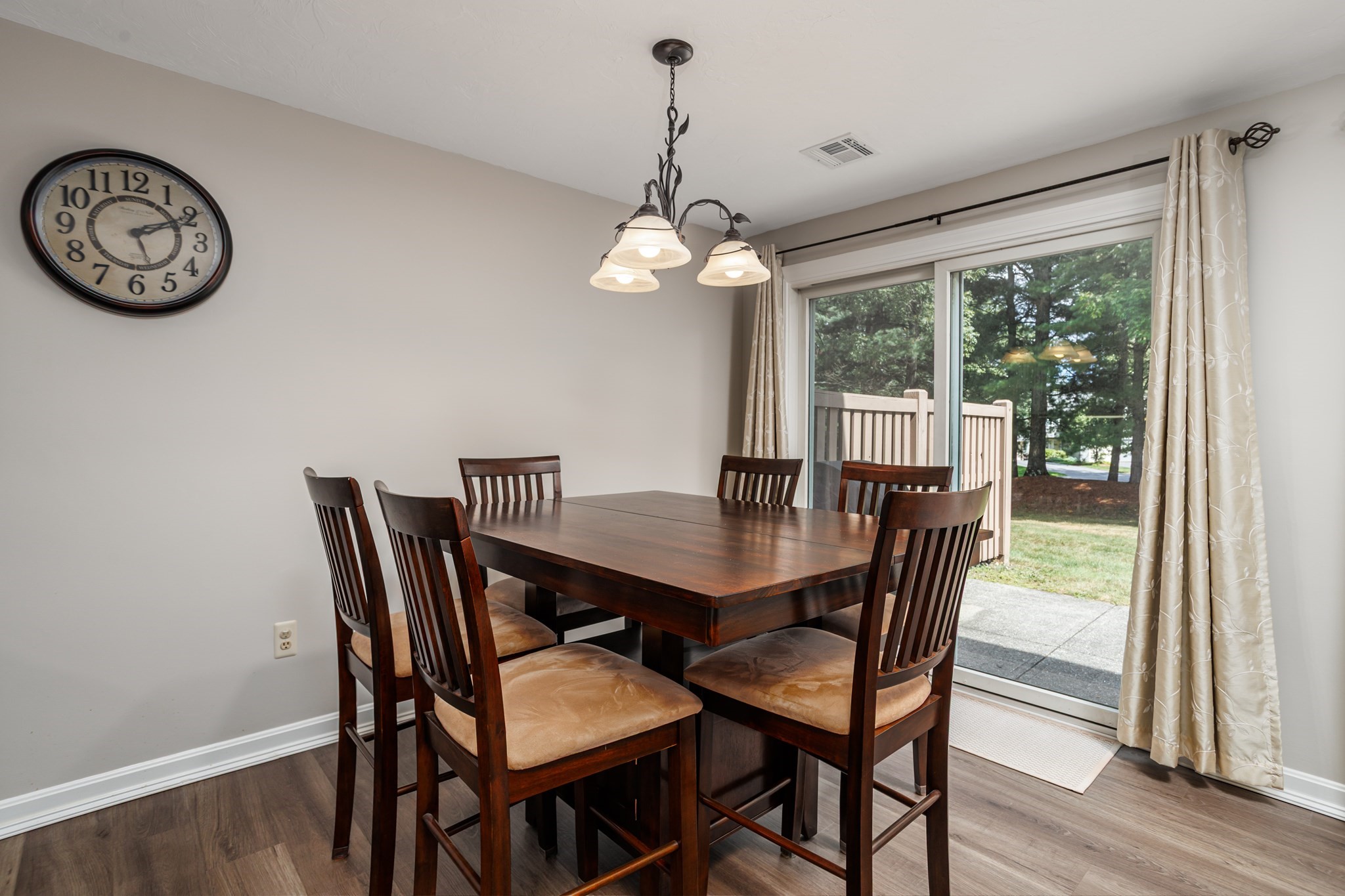 512 Ridgefield Cir # C Property Photo 8