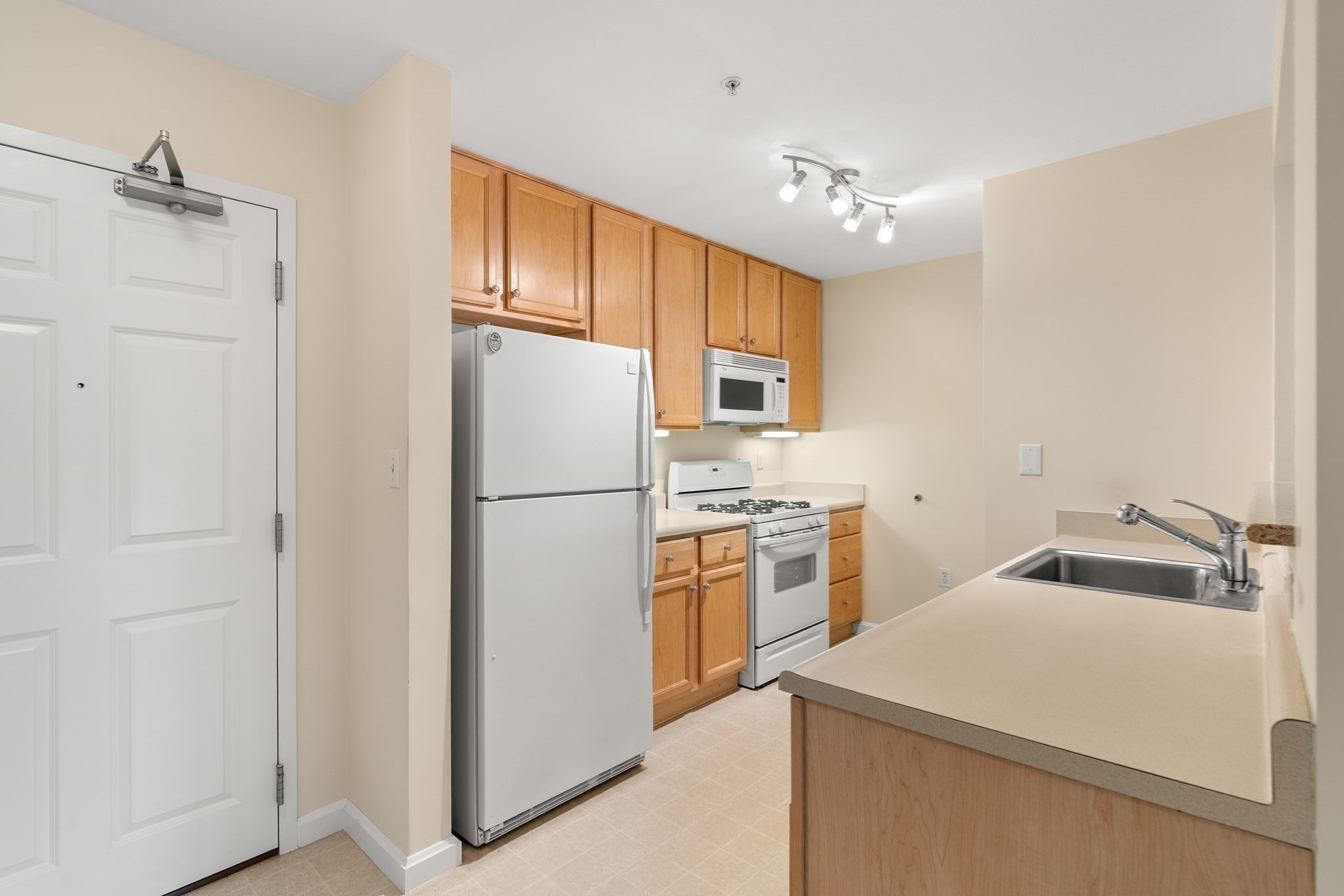 38 Village Road # 614 Property Photo 12
