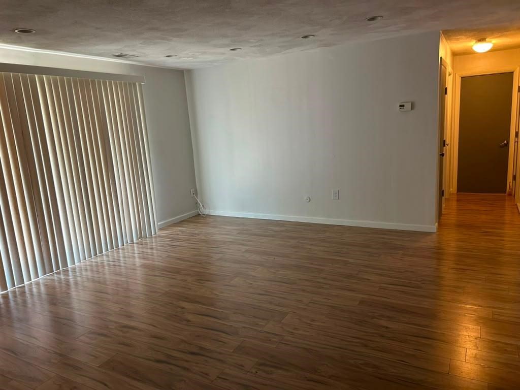 109 Oak Ln # 6 Property Photo 3