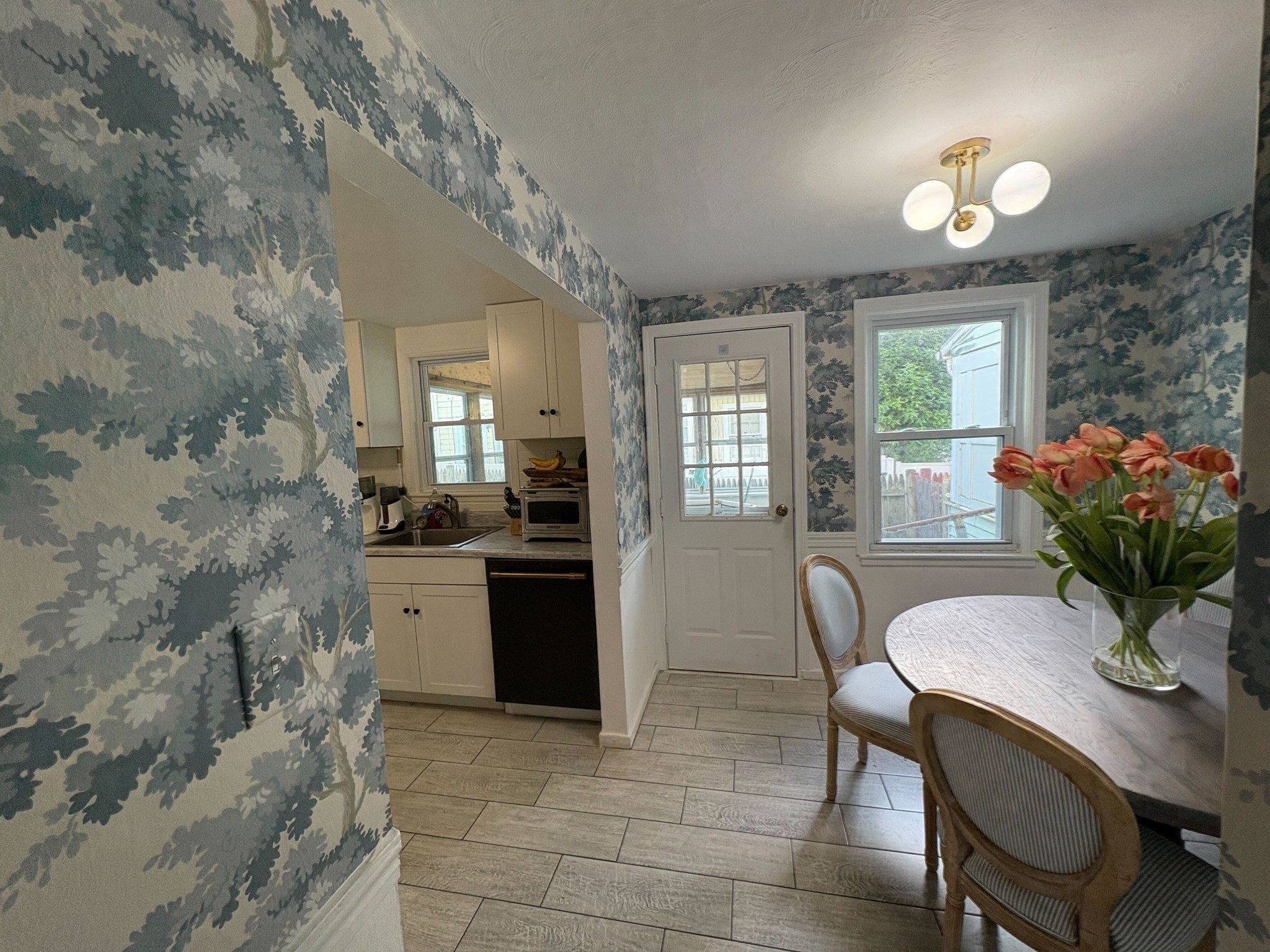 216 Quincy Shore Dr Property Photo 1