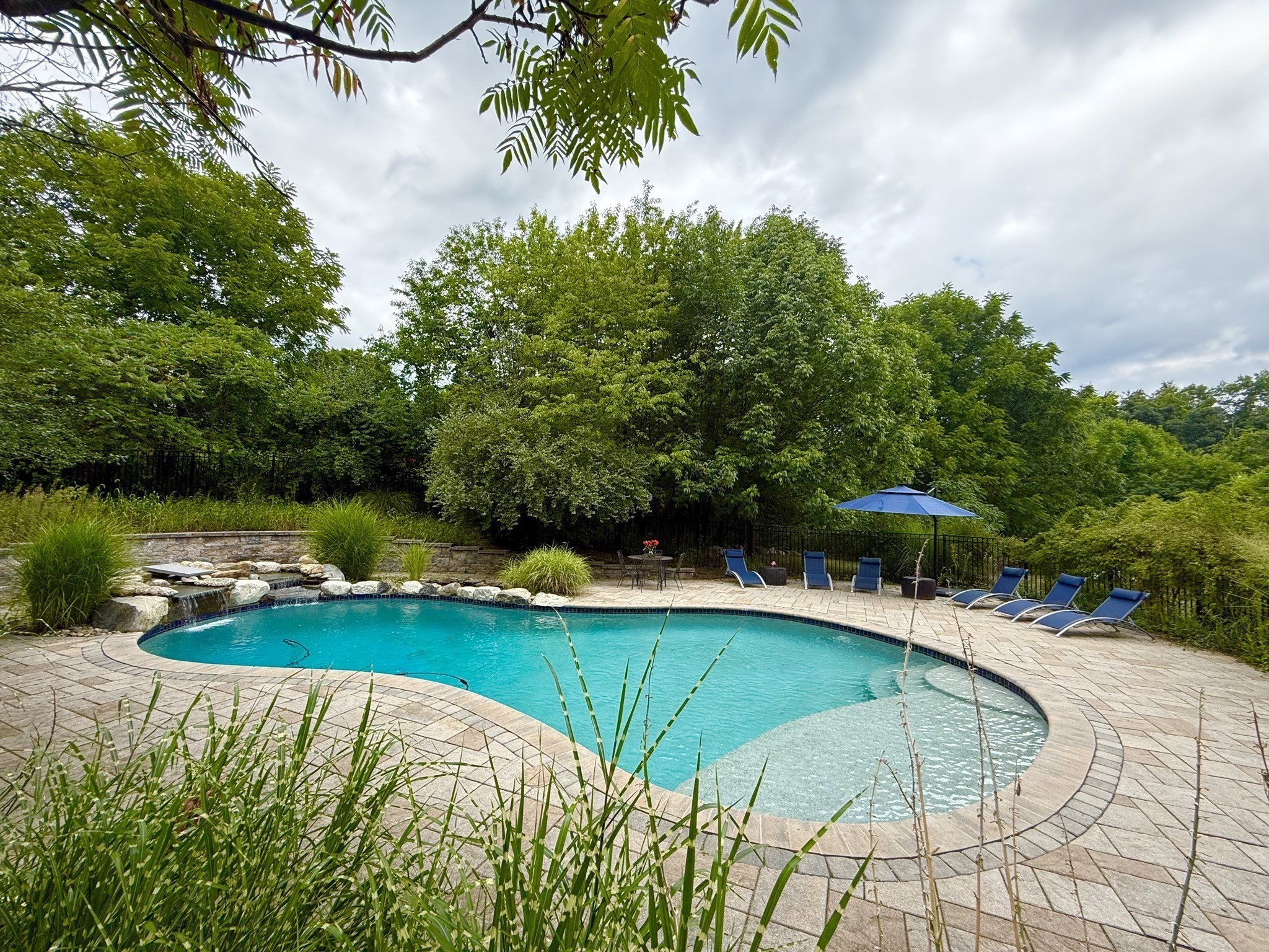27 Little Pond Rd Property Photo 2