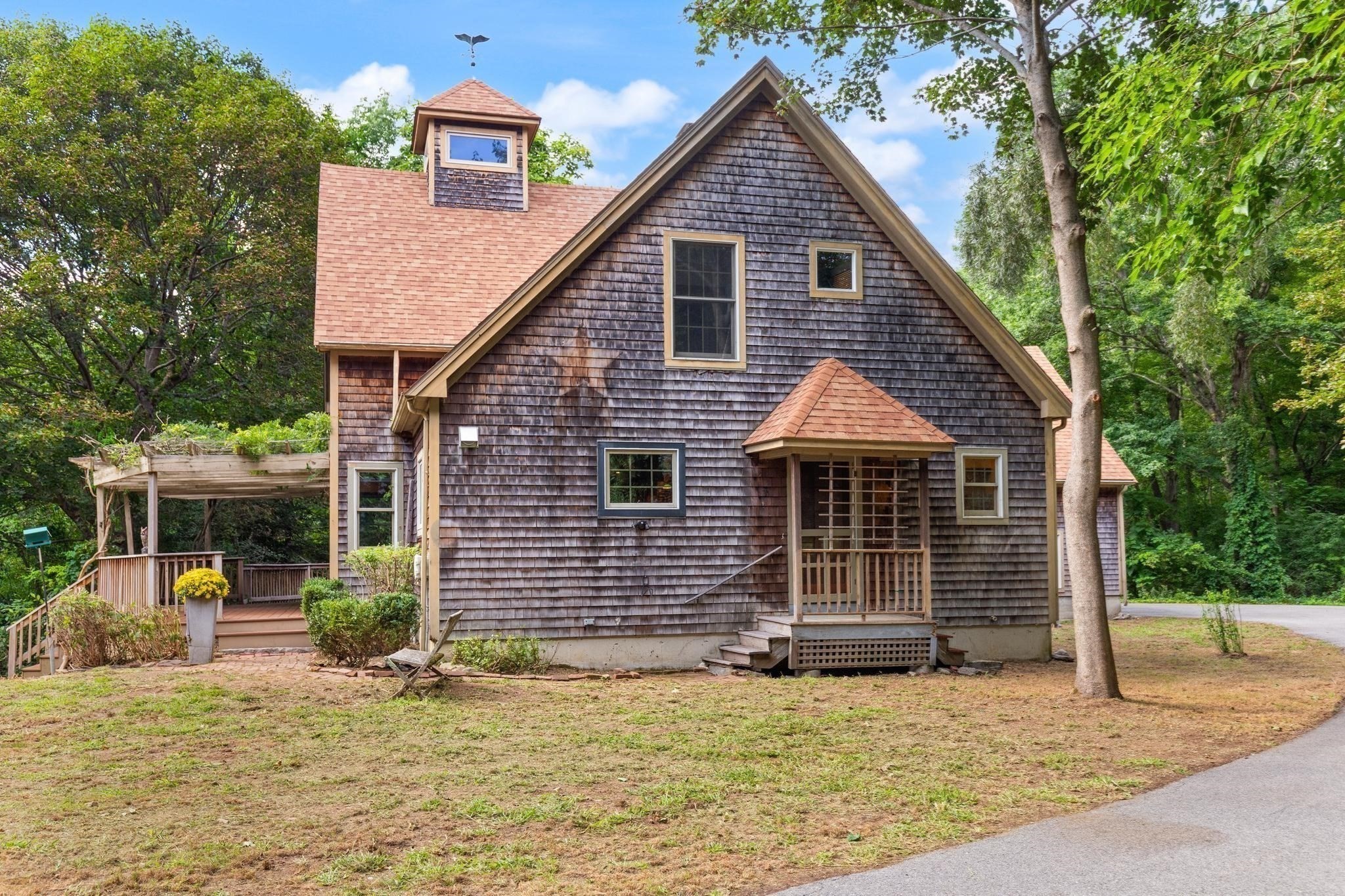 225 Westford St Property Photo 4