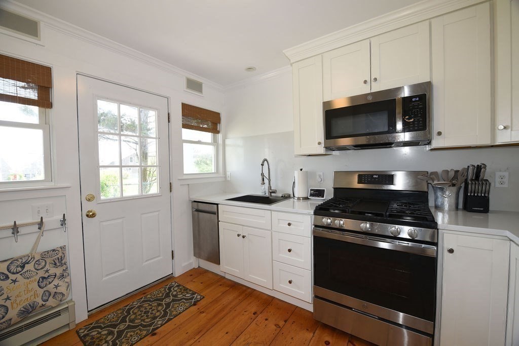 6 Avenue B Property Photo 8