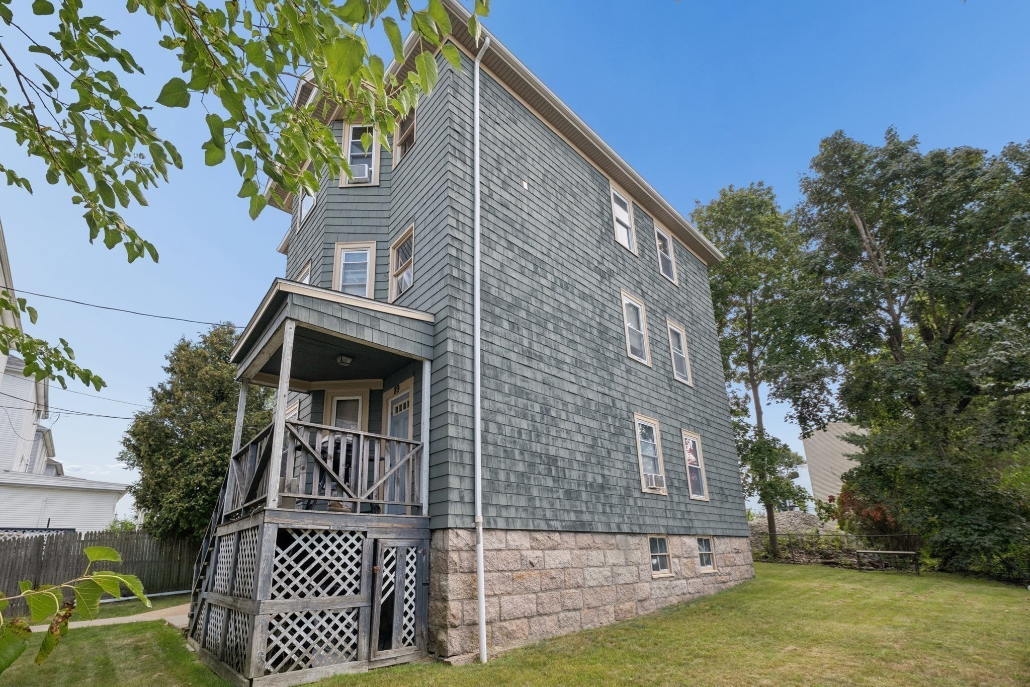 89 Rockland St Property Photo 3