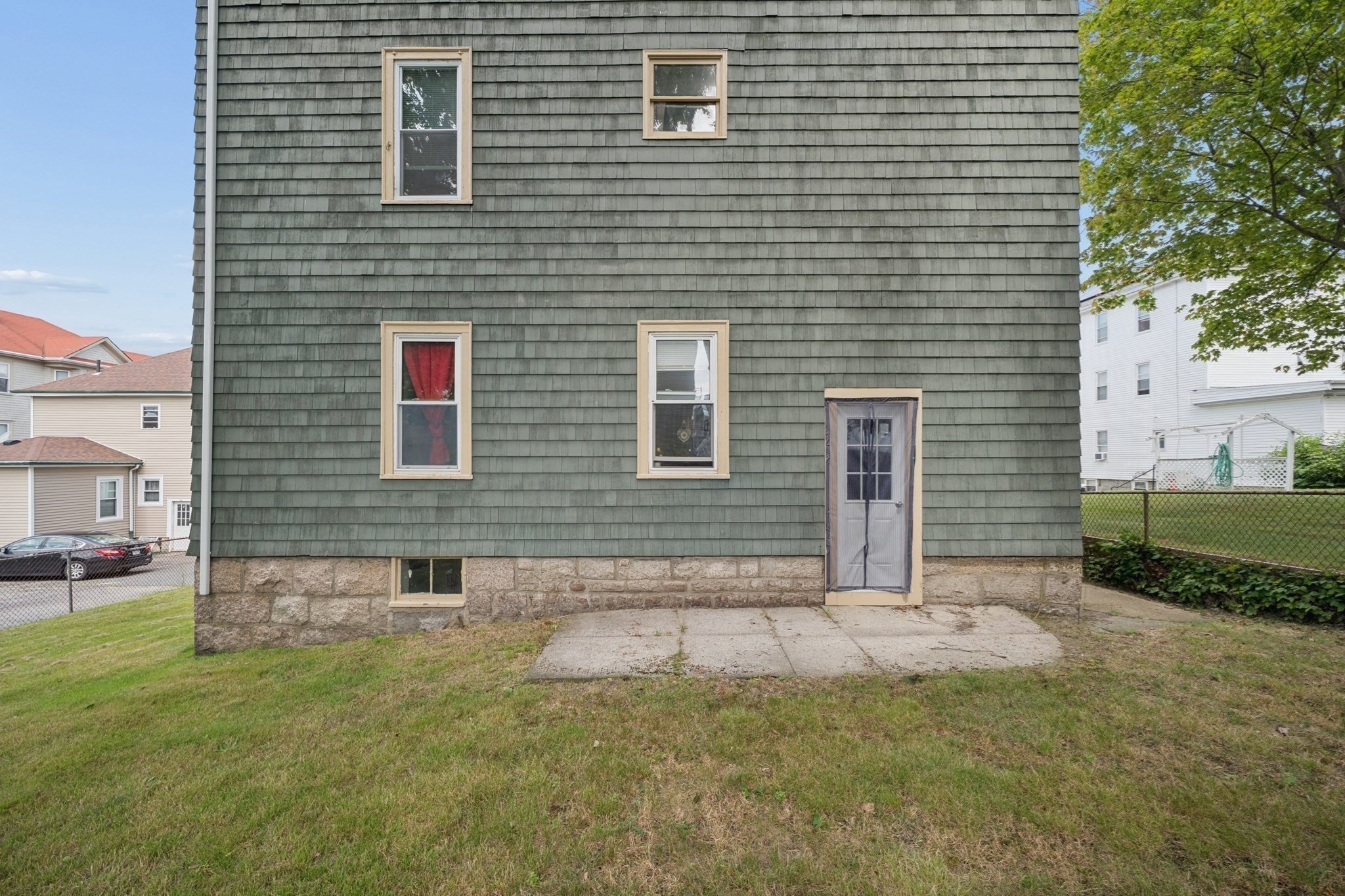 89 Rockland St Property Photo 4