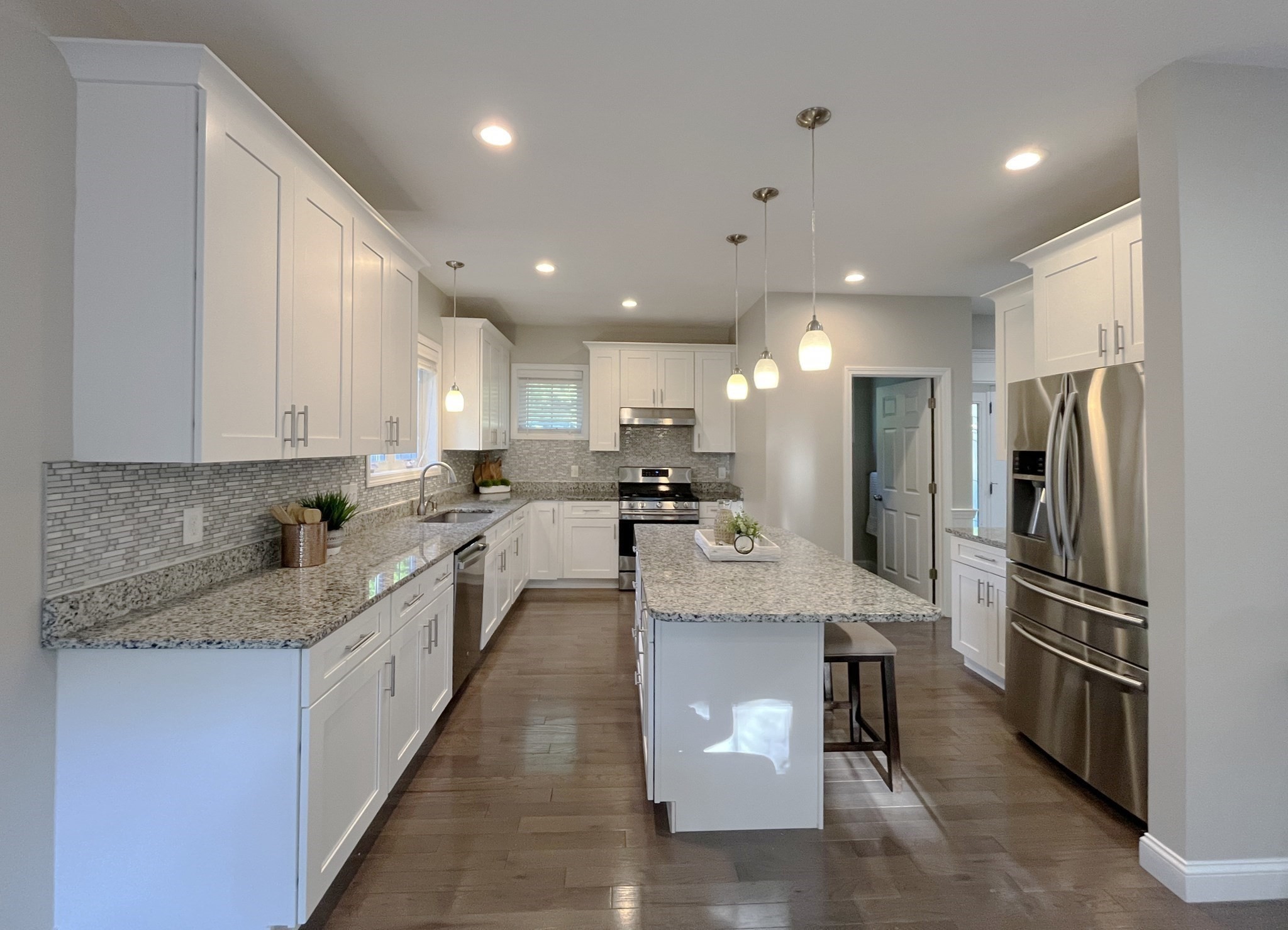 20 Beacon St # 20 Property Photo 8