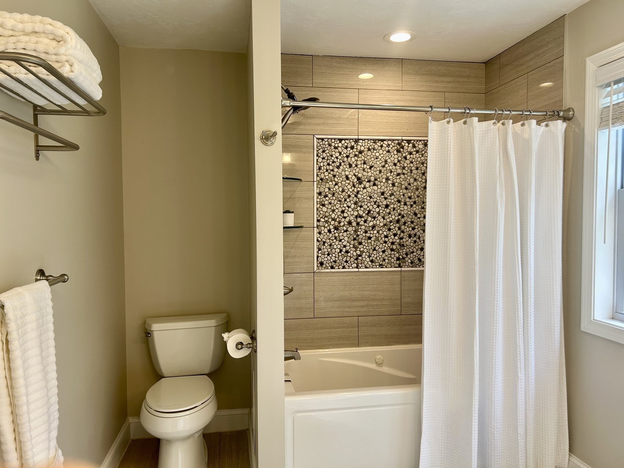 20 Beacon St # 20 Property Photo 19