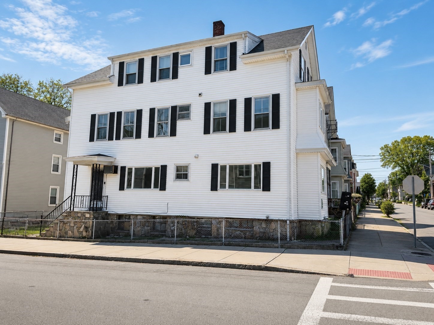 631 Walnut St Property Photo 1