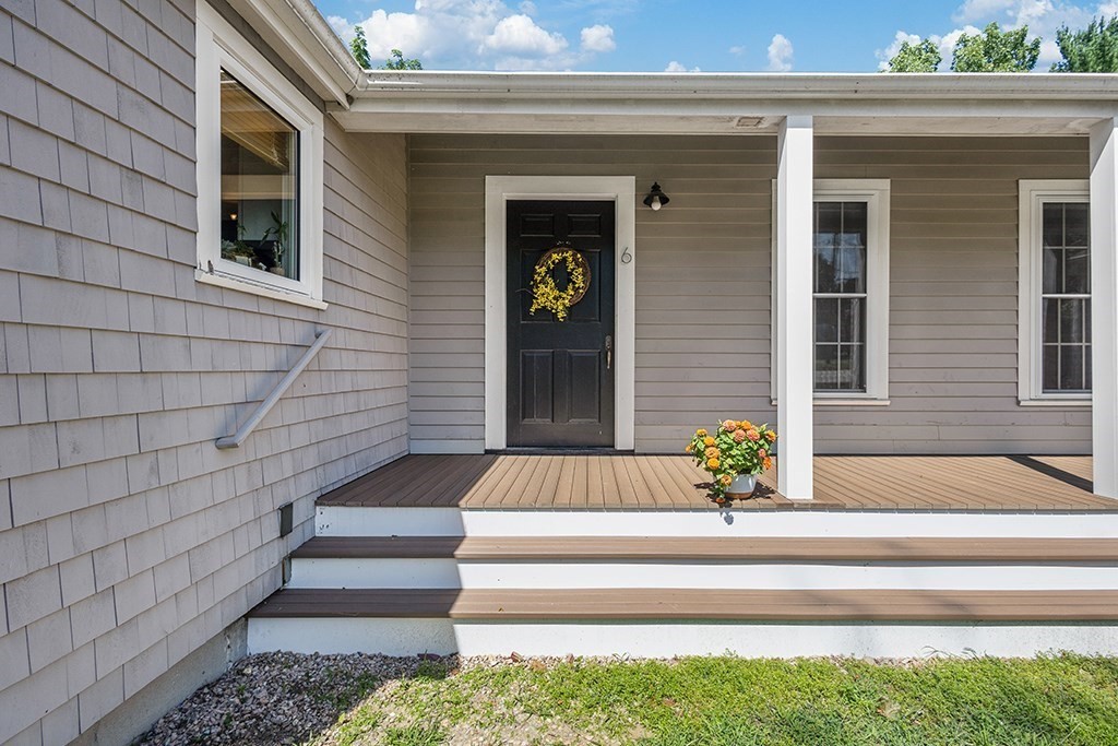 6 Pine St Property Photo 2