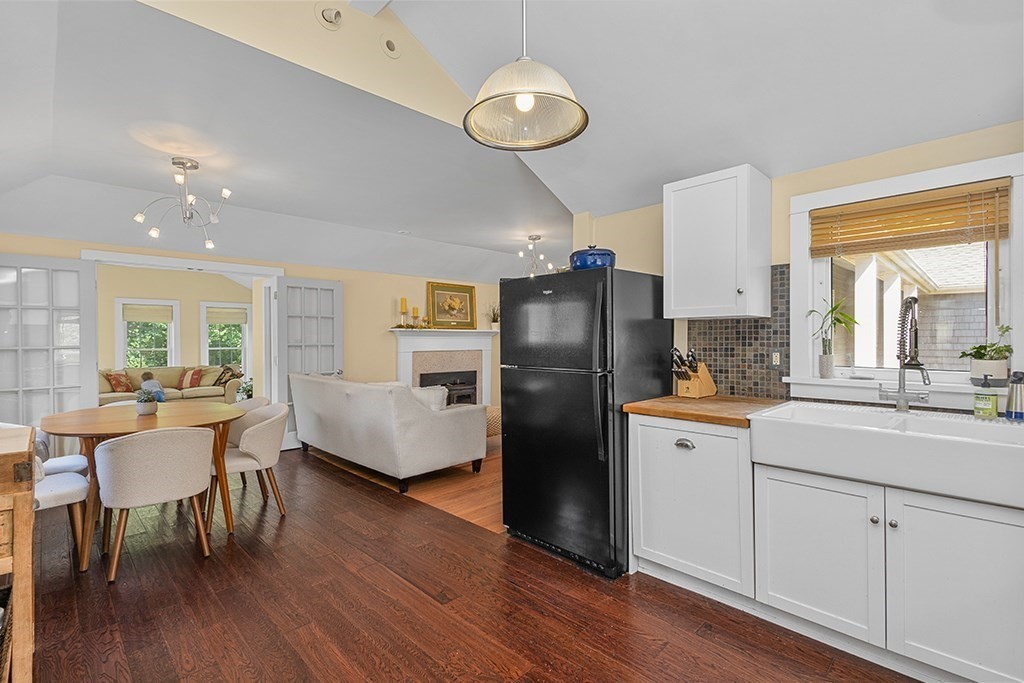 6 Pine St Property Photo 5
