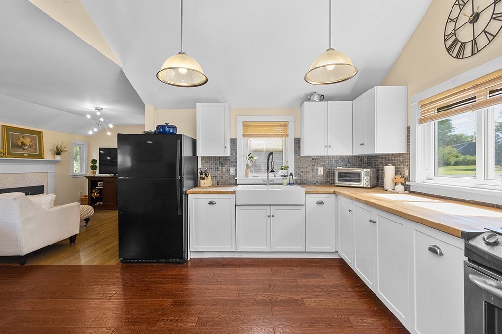 6 Pine St Property Photo 6