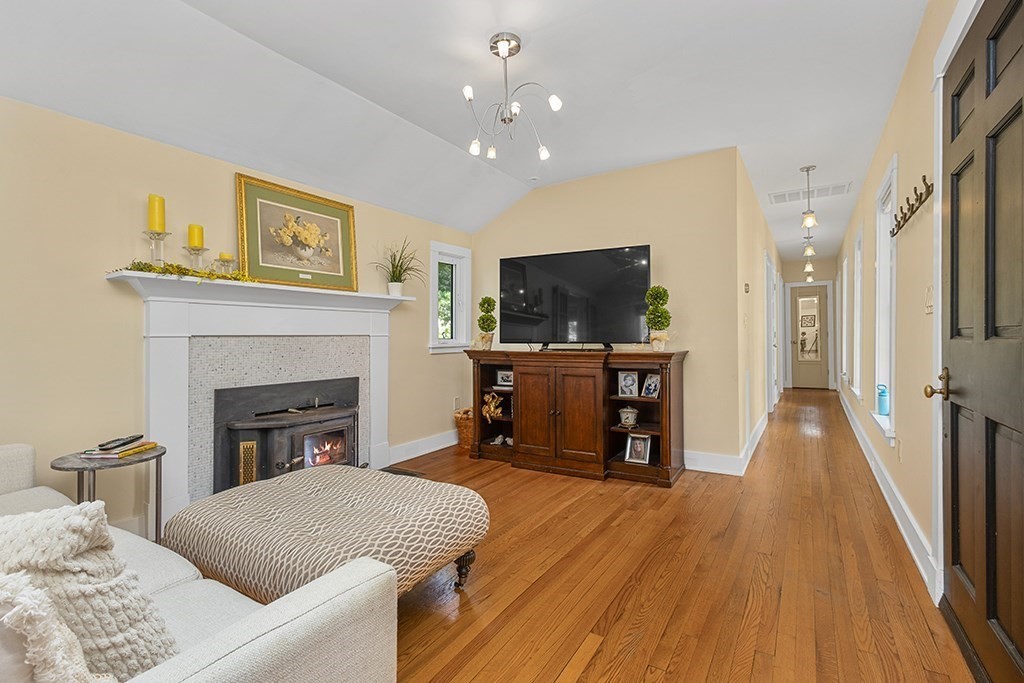 6 Pine St Property Photo 13