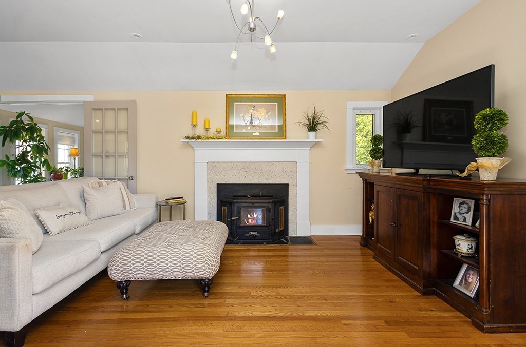 6 Pine St Property Photo 14